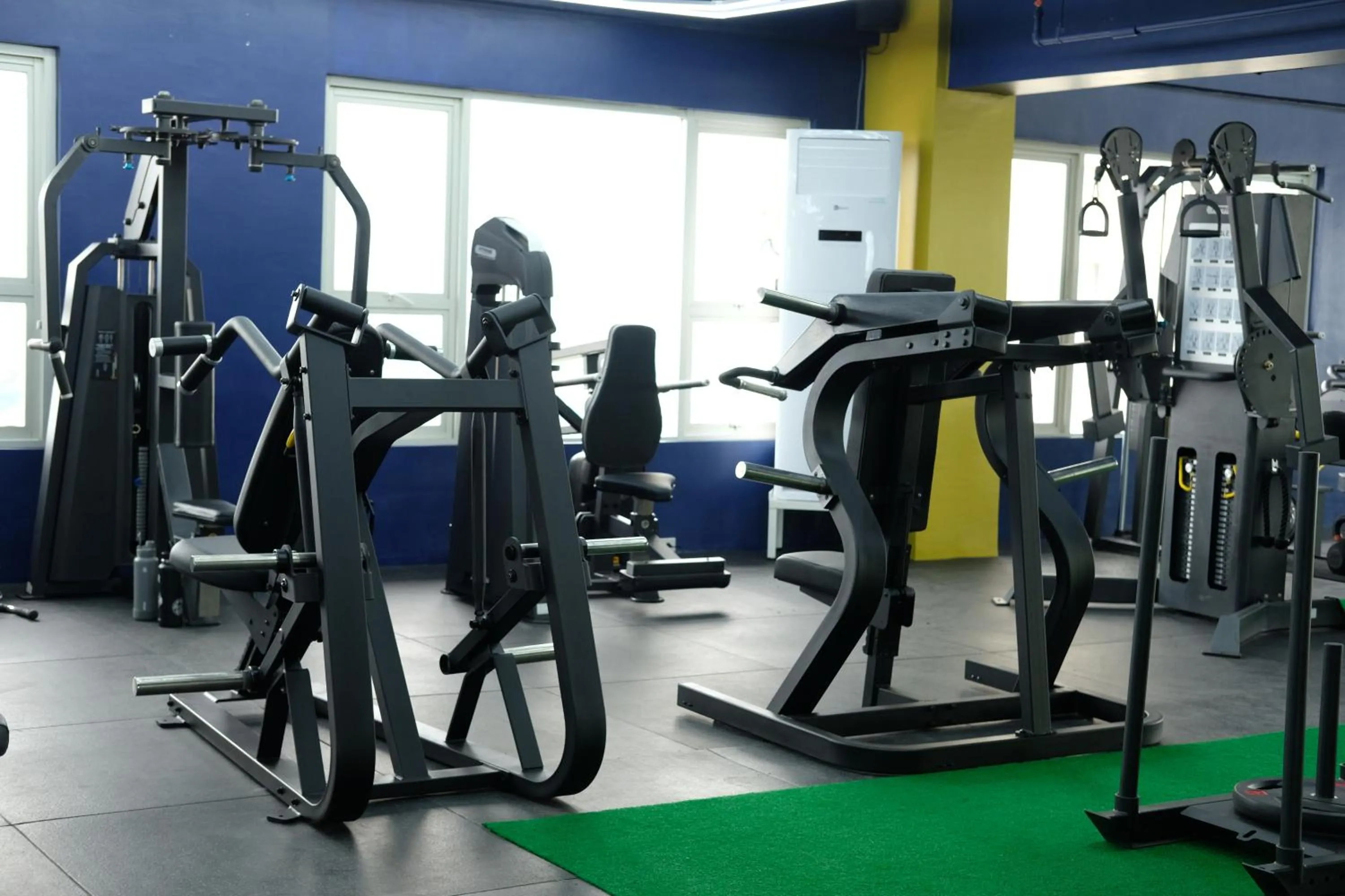 Fitness centre/facilities in Wesfame Suites