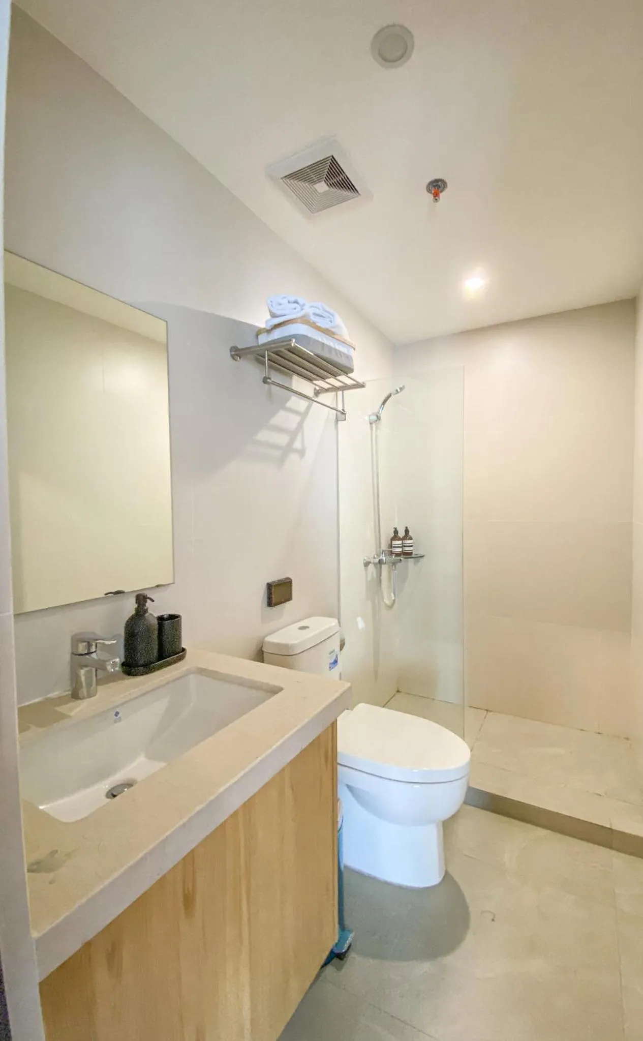 Toilet in Wesfame Suites