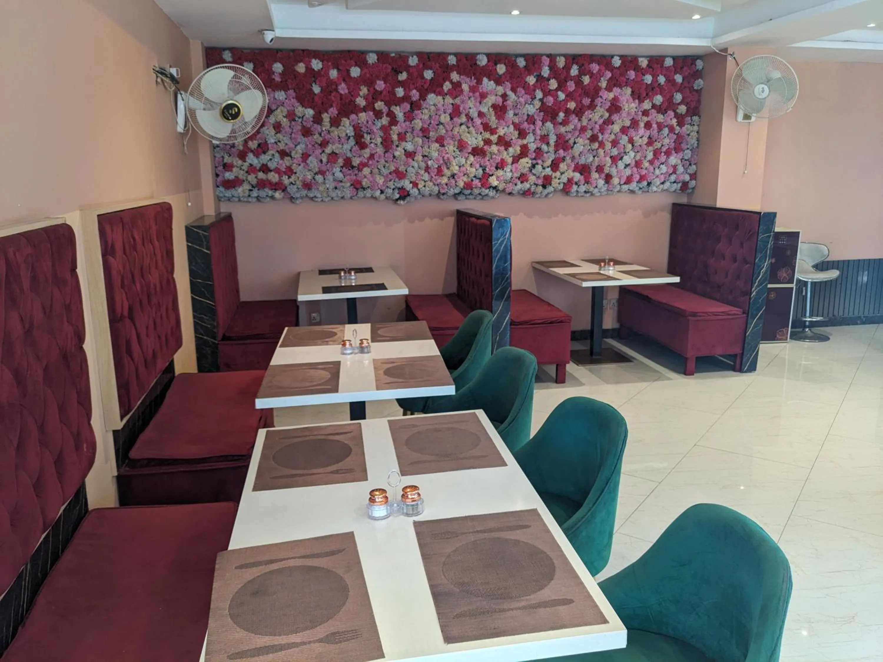 Restaurant/places to eat in Nuva Hotel