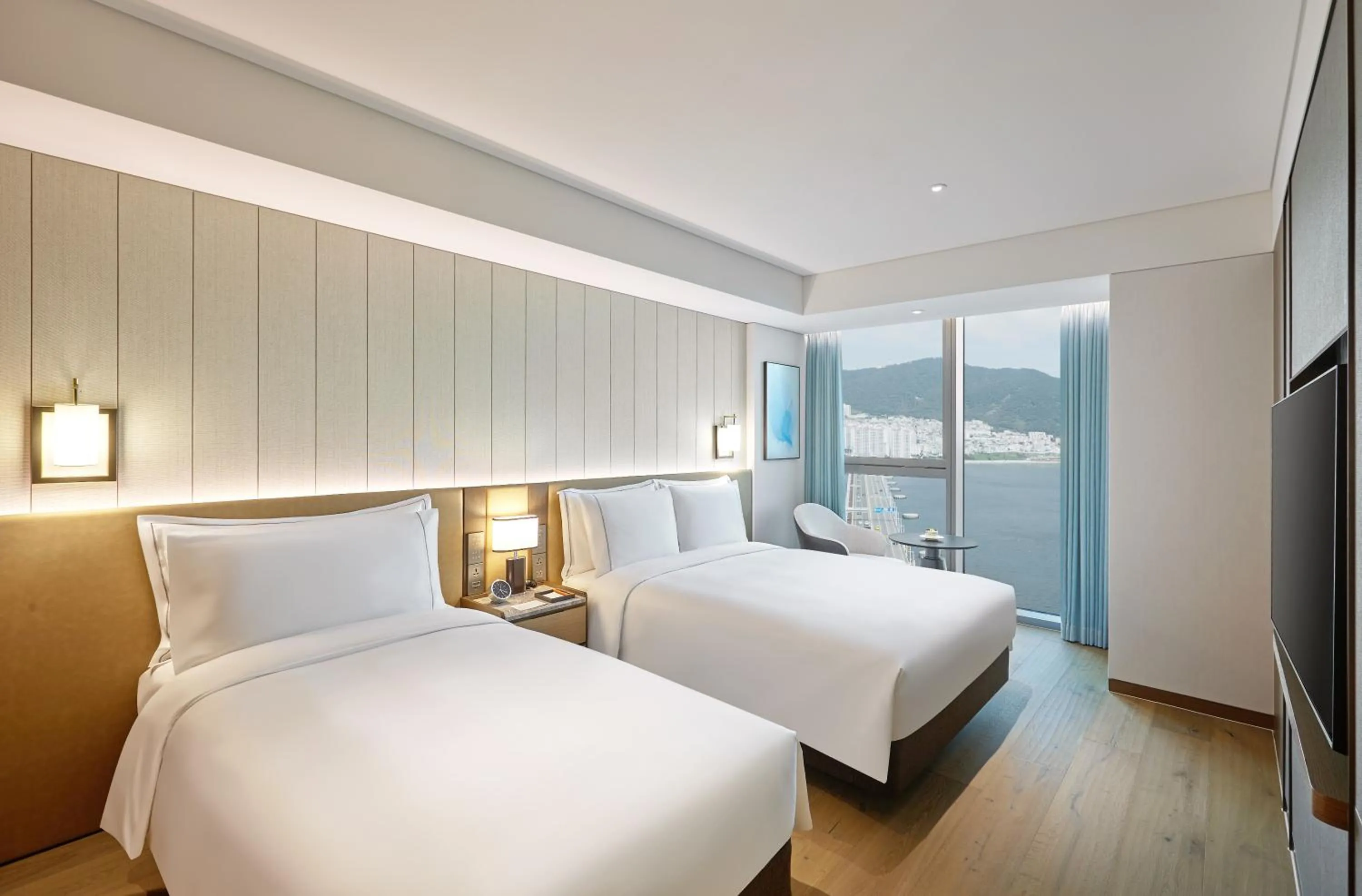 Bedroom, Bed in Wyndham Grand Busan