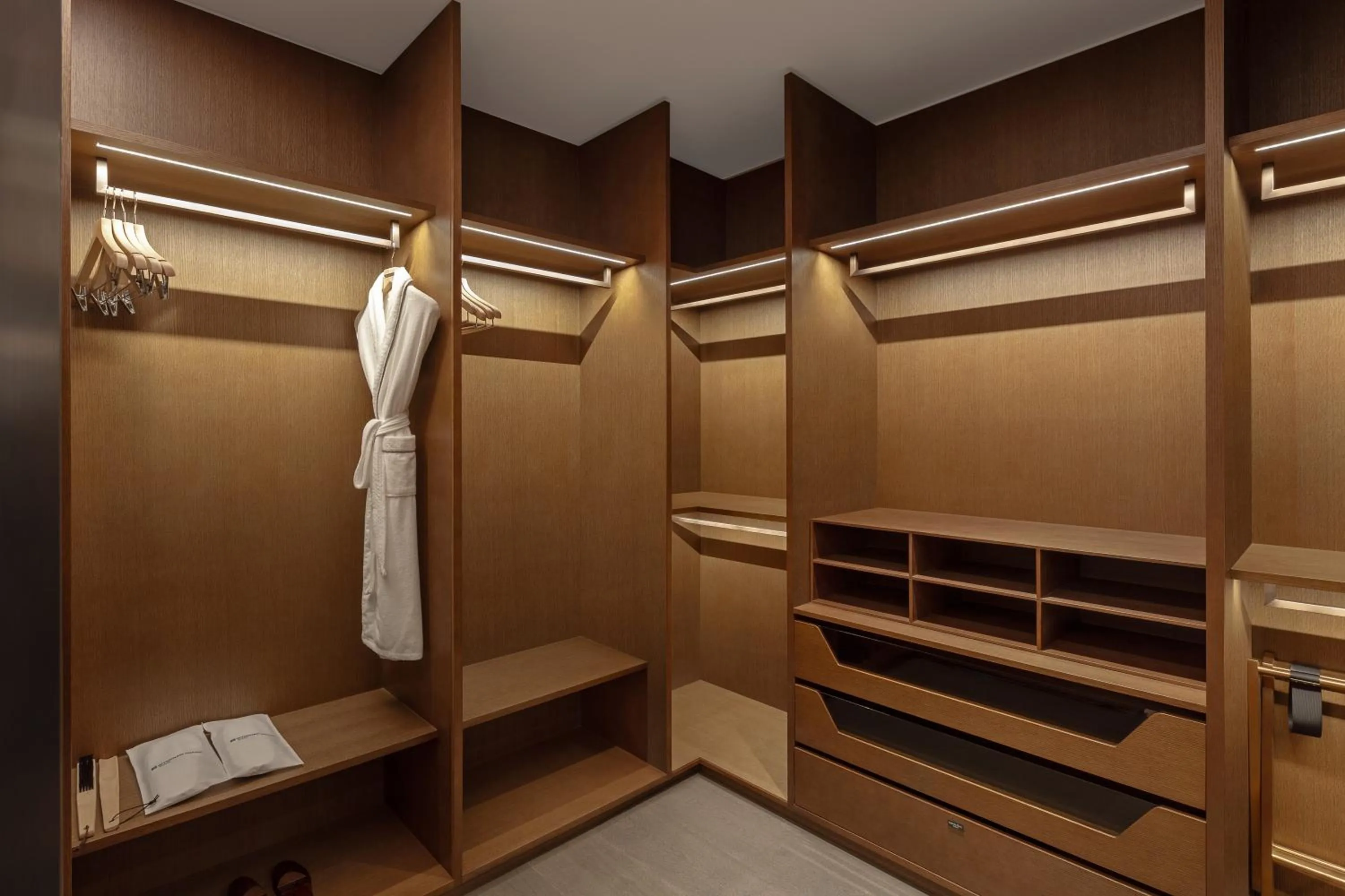 wardrobe in Wyndham Grand Busan