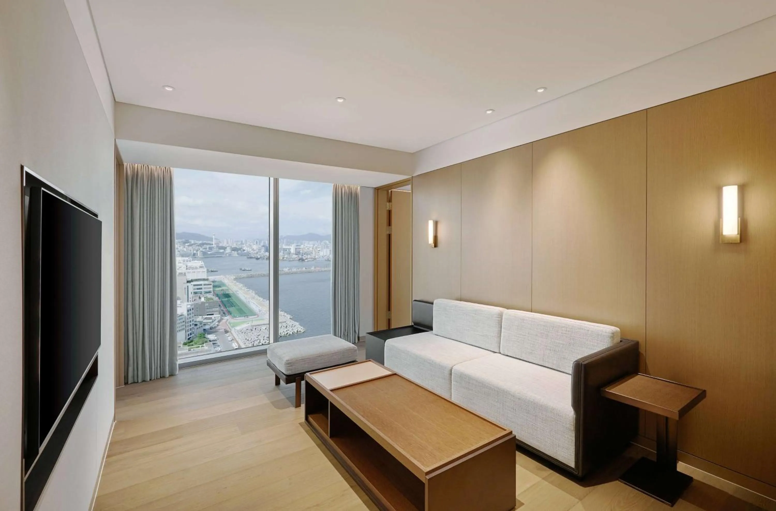 Photo of the whole room, Bed in Wyndham Grand Busan