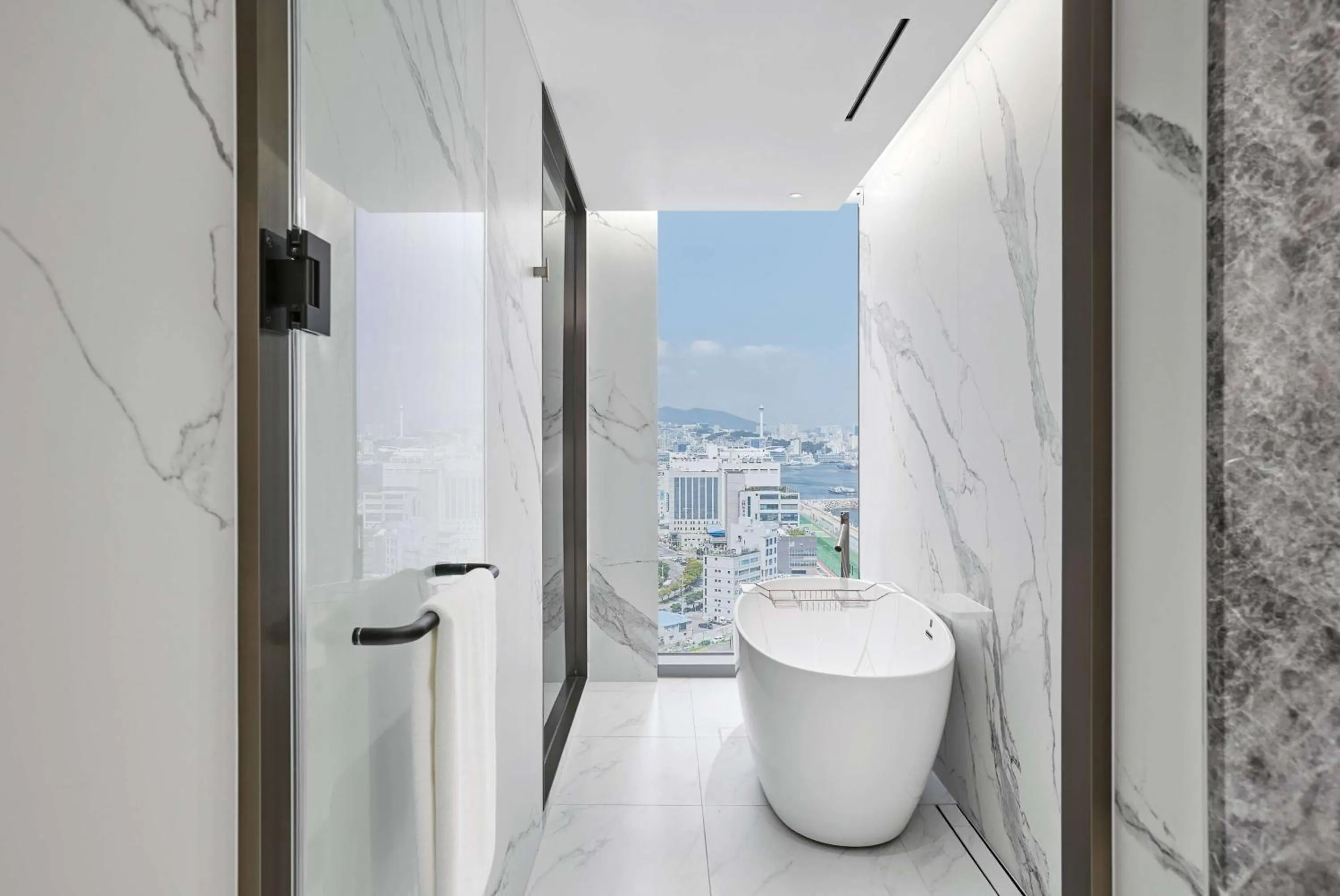 TV and multimedia in Wyndham Grand Busan