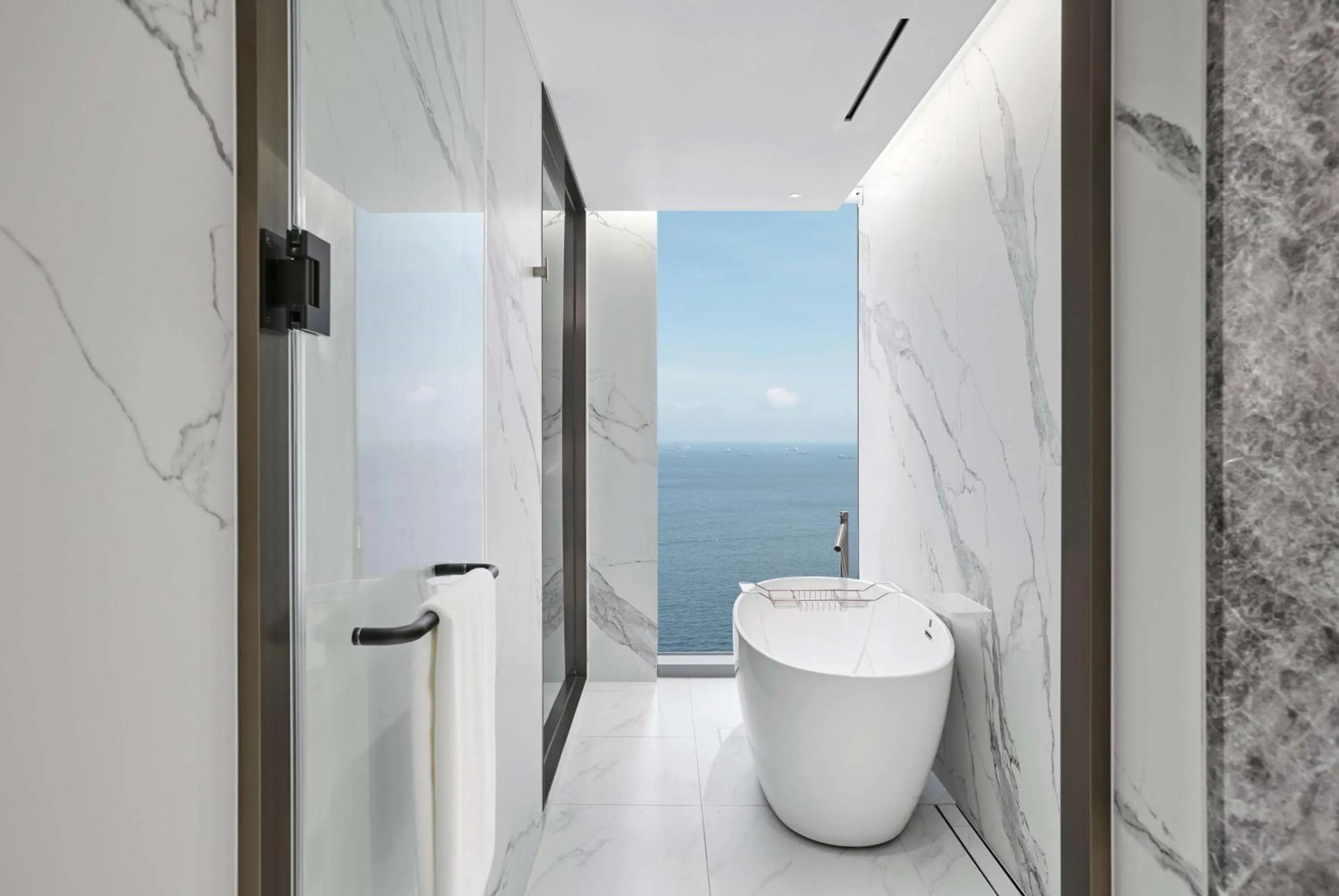 TV and multimedia in Wyndham Grand Busan