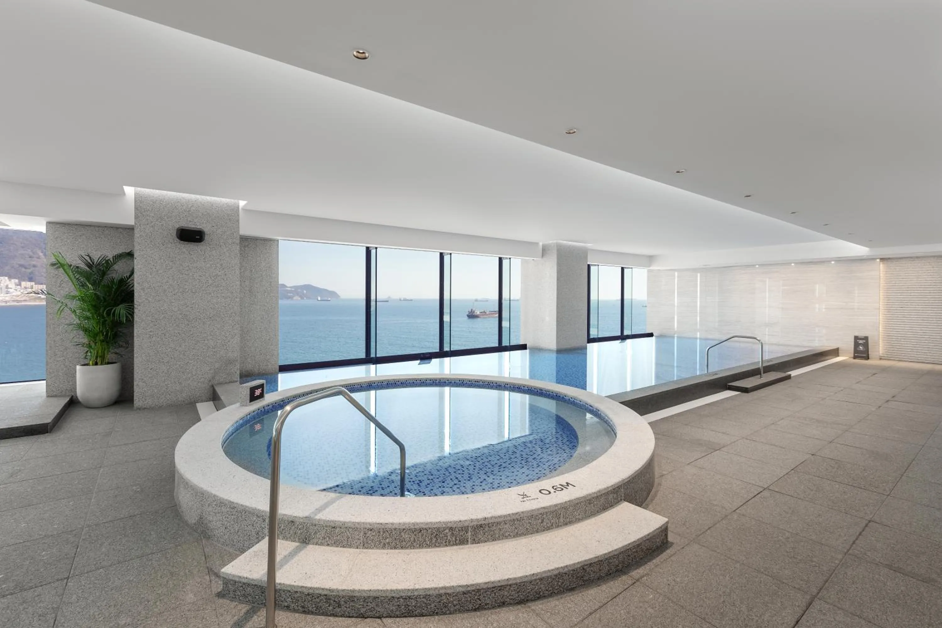 Swimming pool in Wyndham Grand Busan