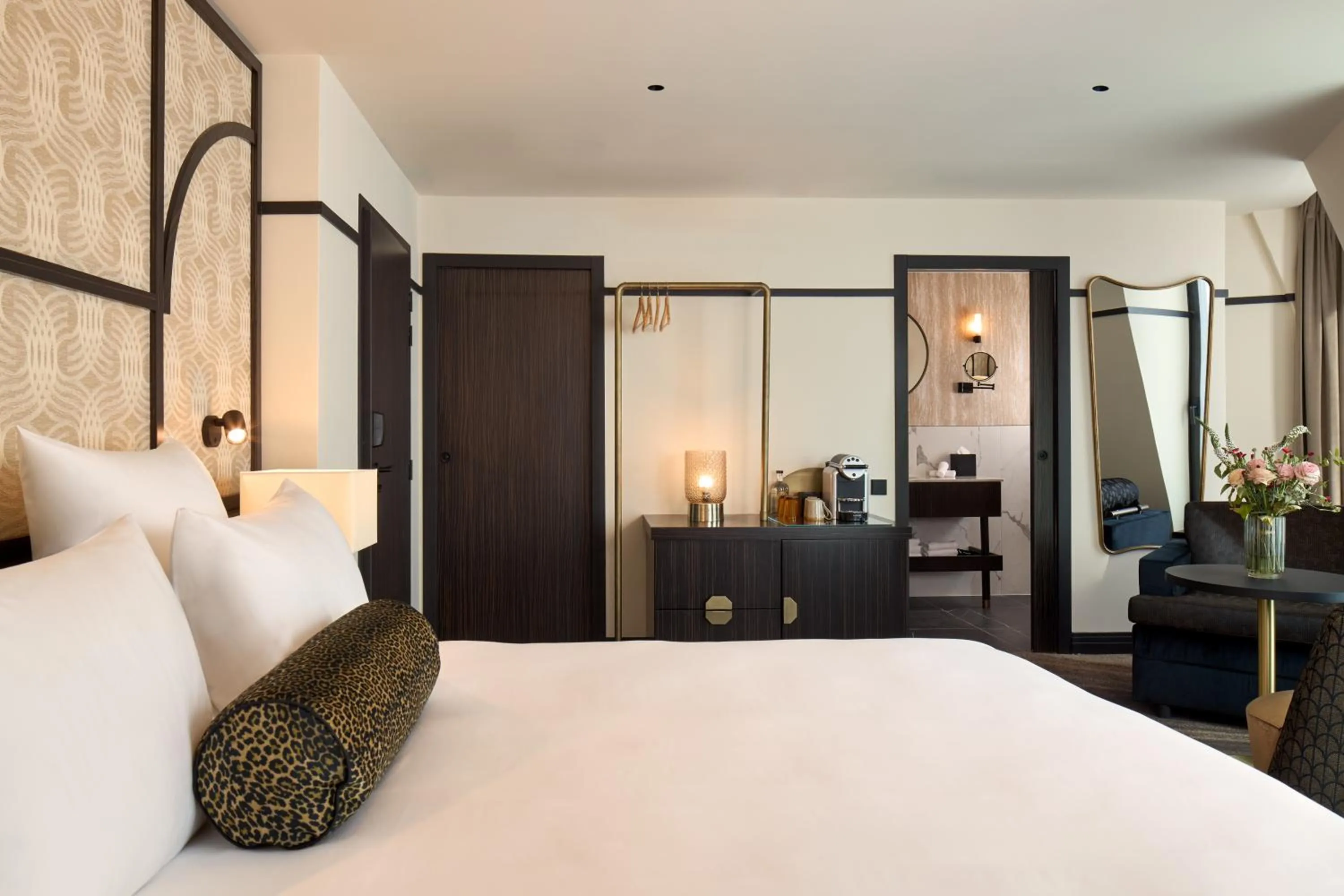 Photo of the whole room, Bed in Maison Cassandre