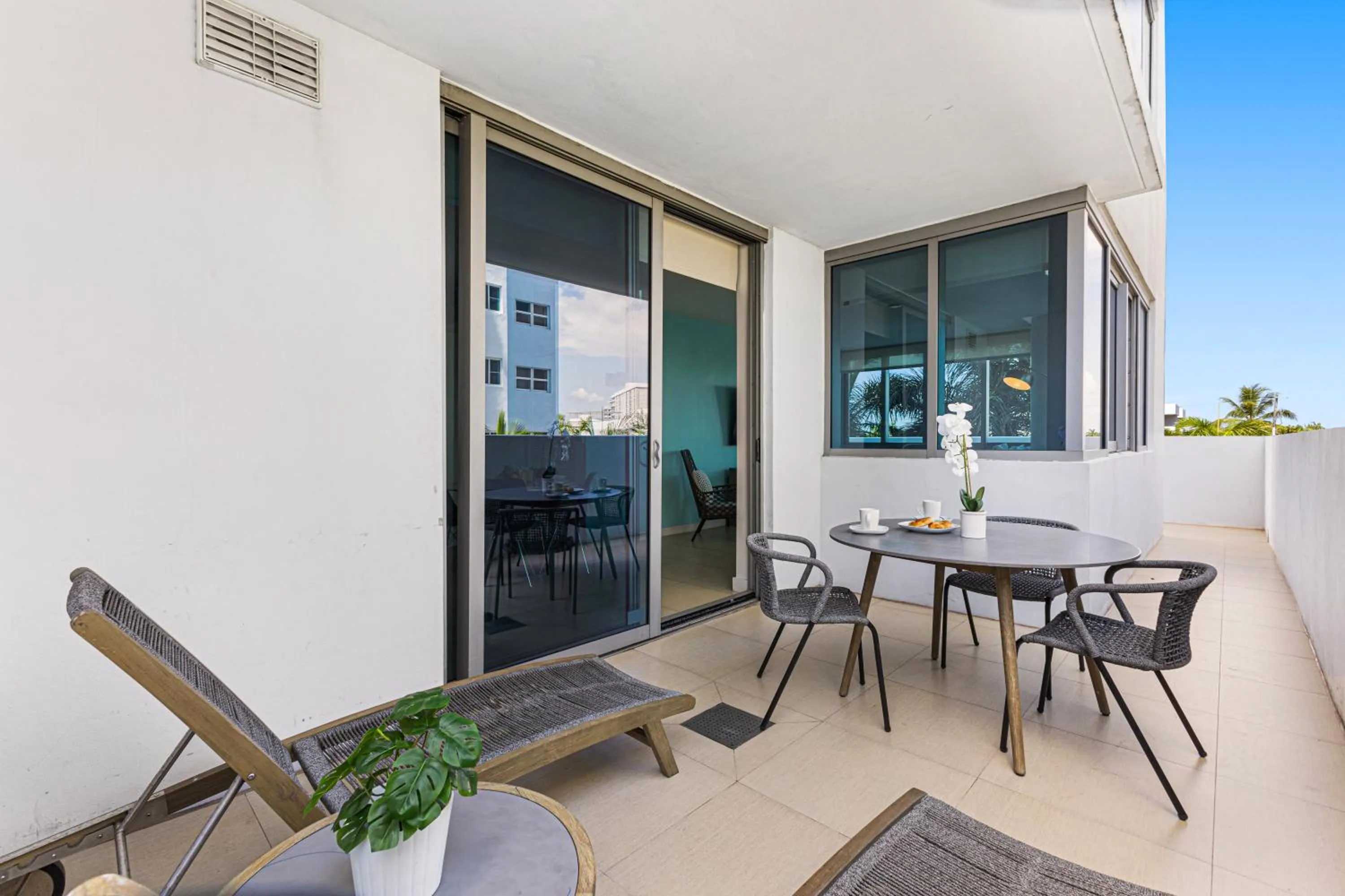 Balcony/Terrace in Dharma Home Suites Miami Beach at Monte Carlo