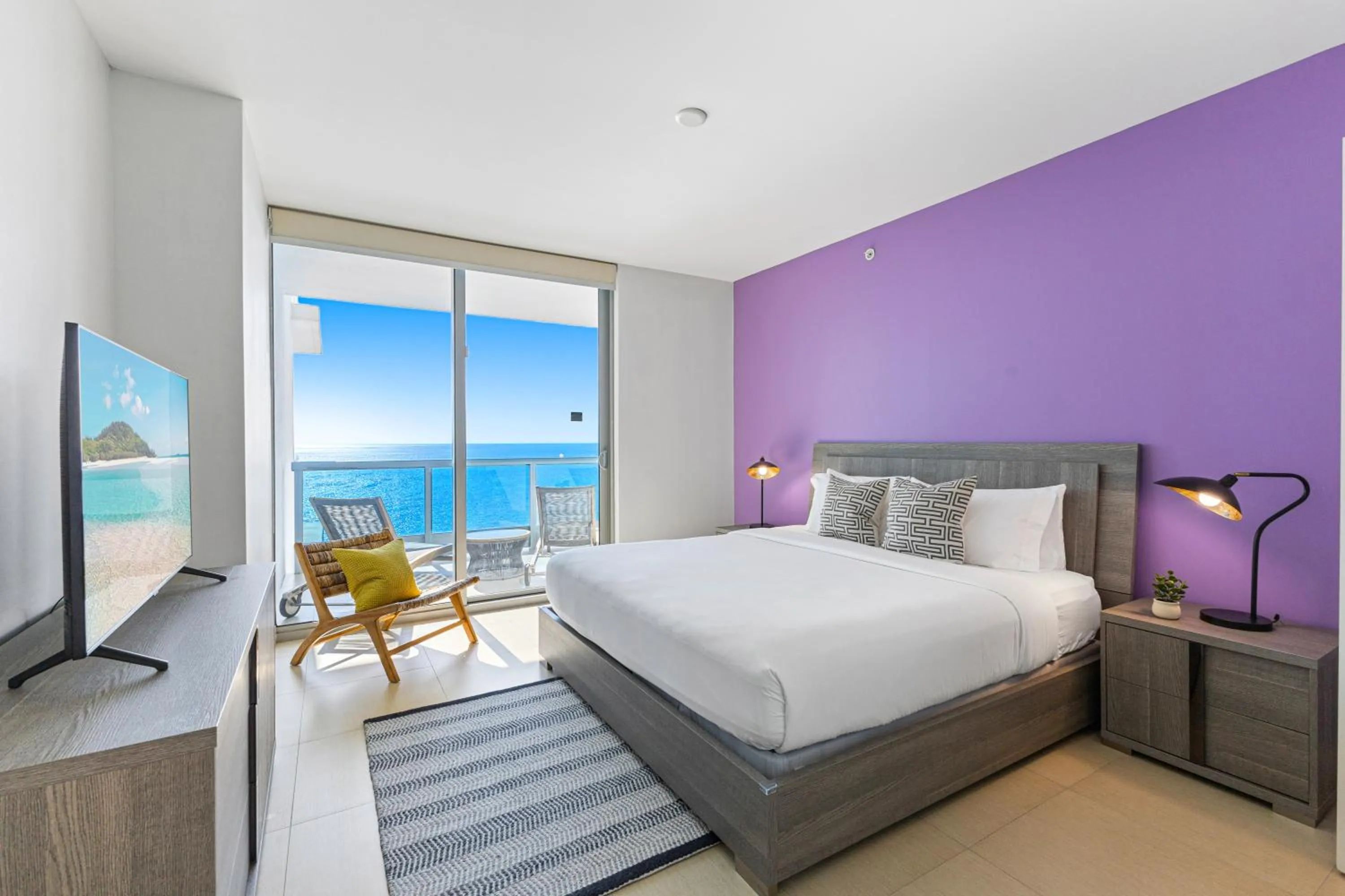 TV and multimedia, Bed in Dharma Home Suites Miami Beach at Monte Carlo