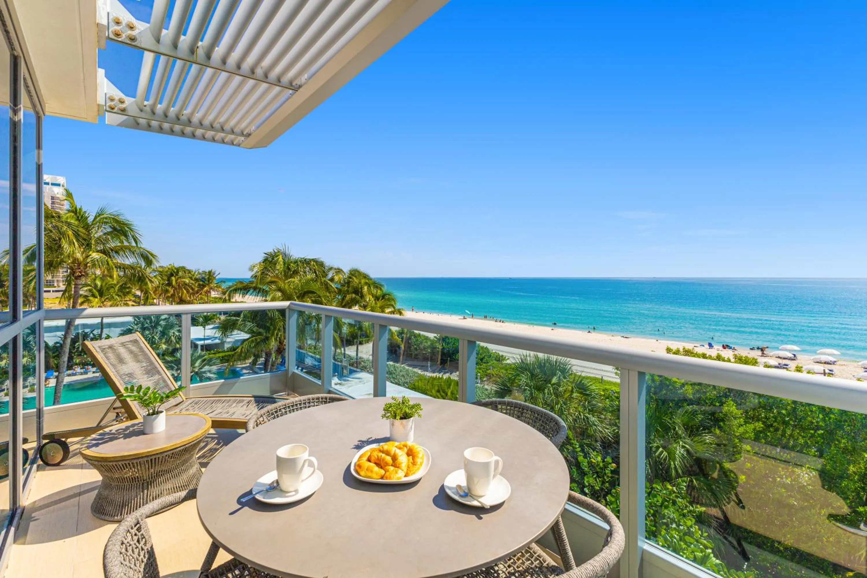 Balcony/Terrace in Dharma Home Suites Miami Beach at Monte Carlo