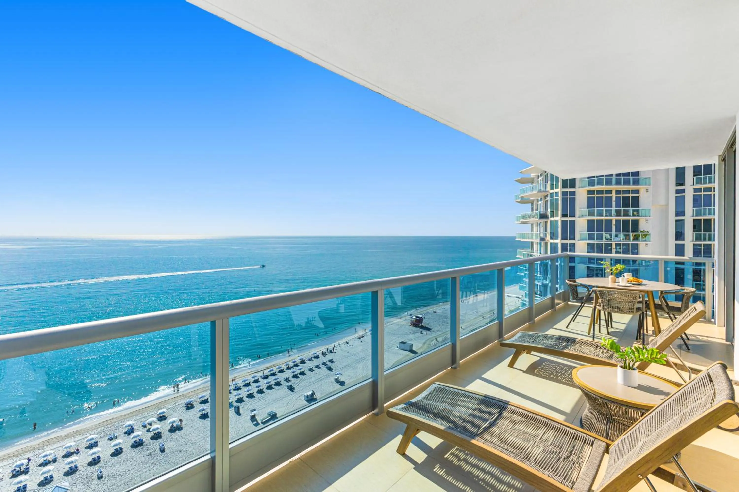 Balcony/Terrace in Dharma Home Suites Miami Beach at Monte Carlo