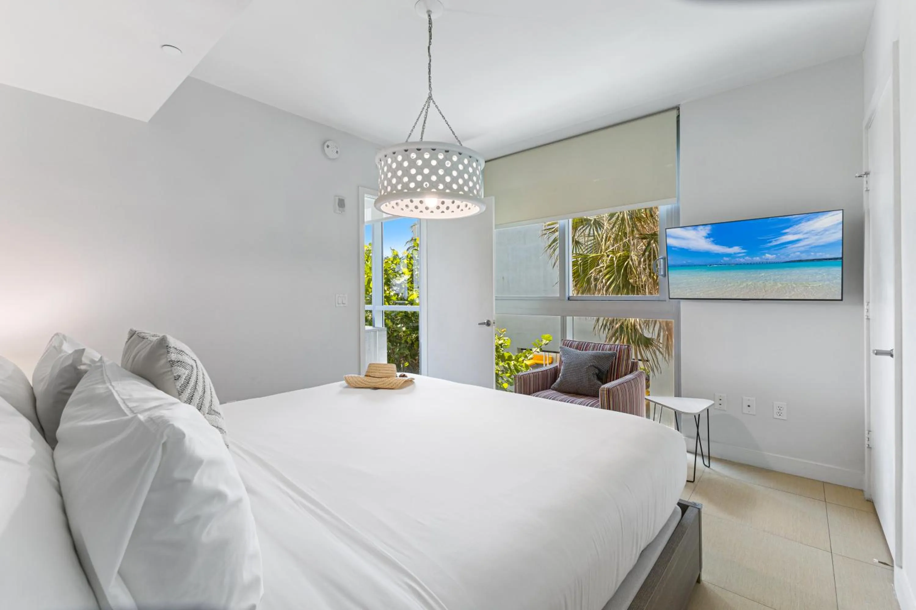 TV and multimedia, Bed in Dharma Home Suites Miami Beach at Monte Carlo