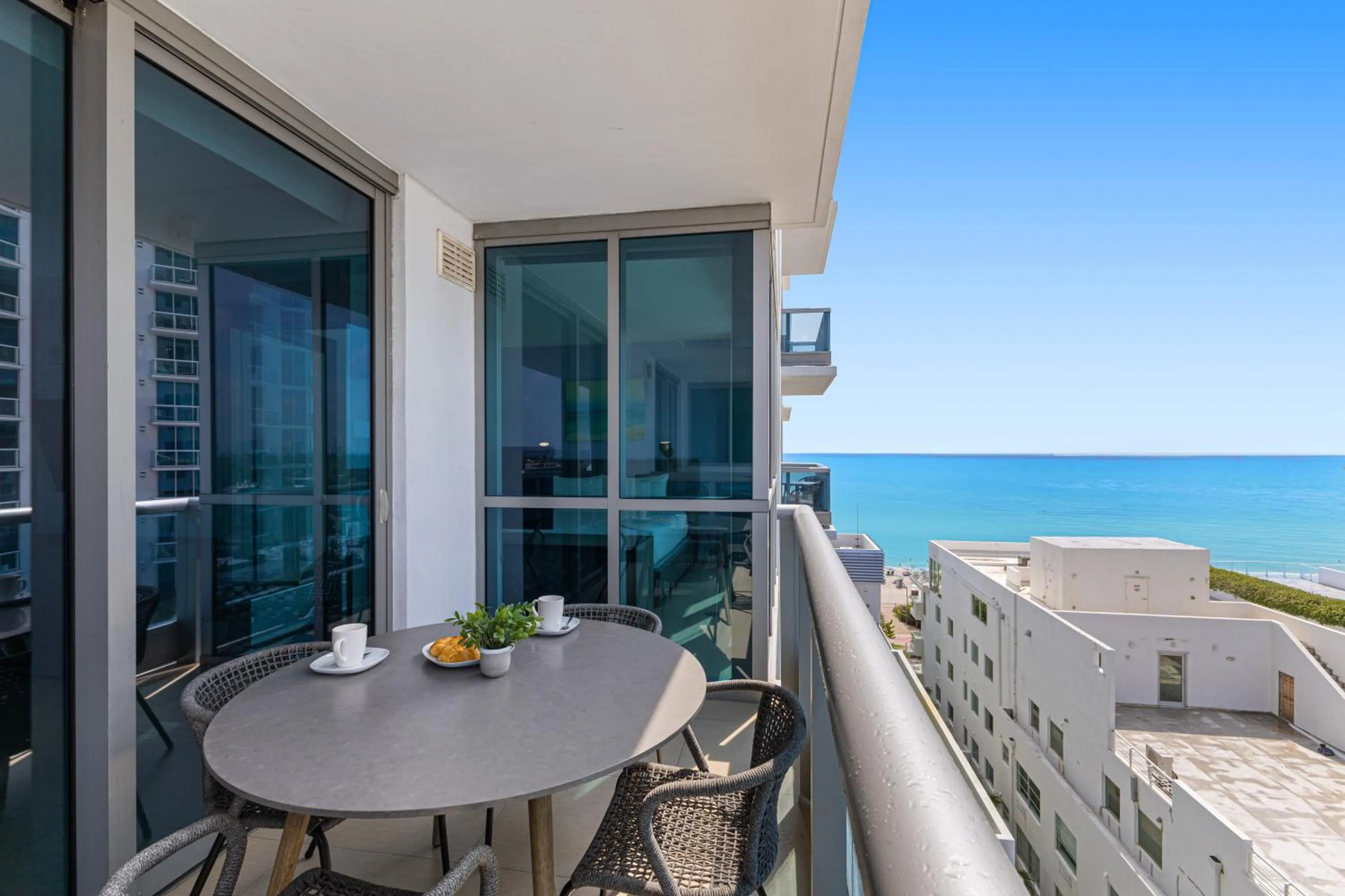Balcony/Terrace in Dharma Home Suites Miami Beach at Monte Carlo