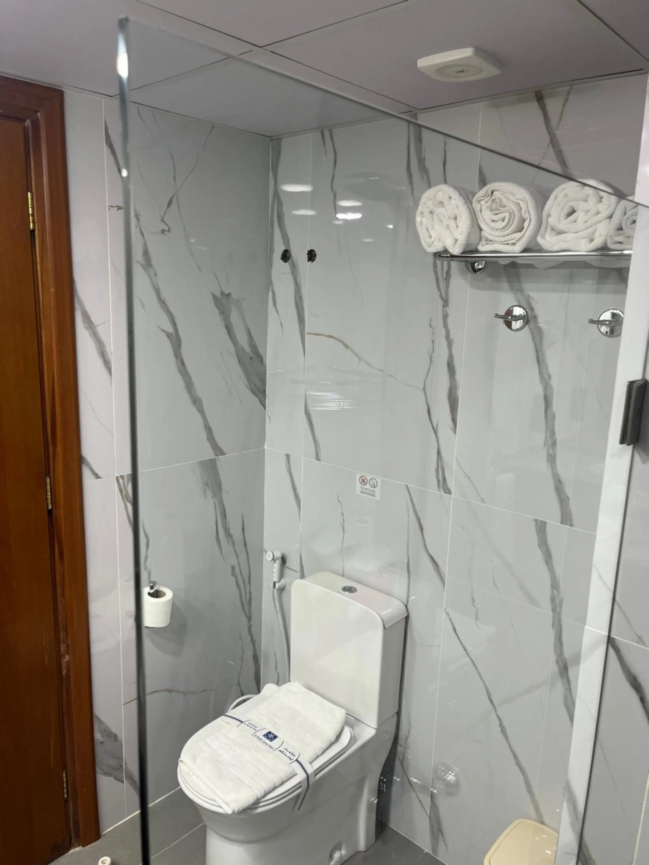 Shower in El Sheikh Suites Hotel