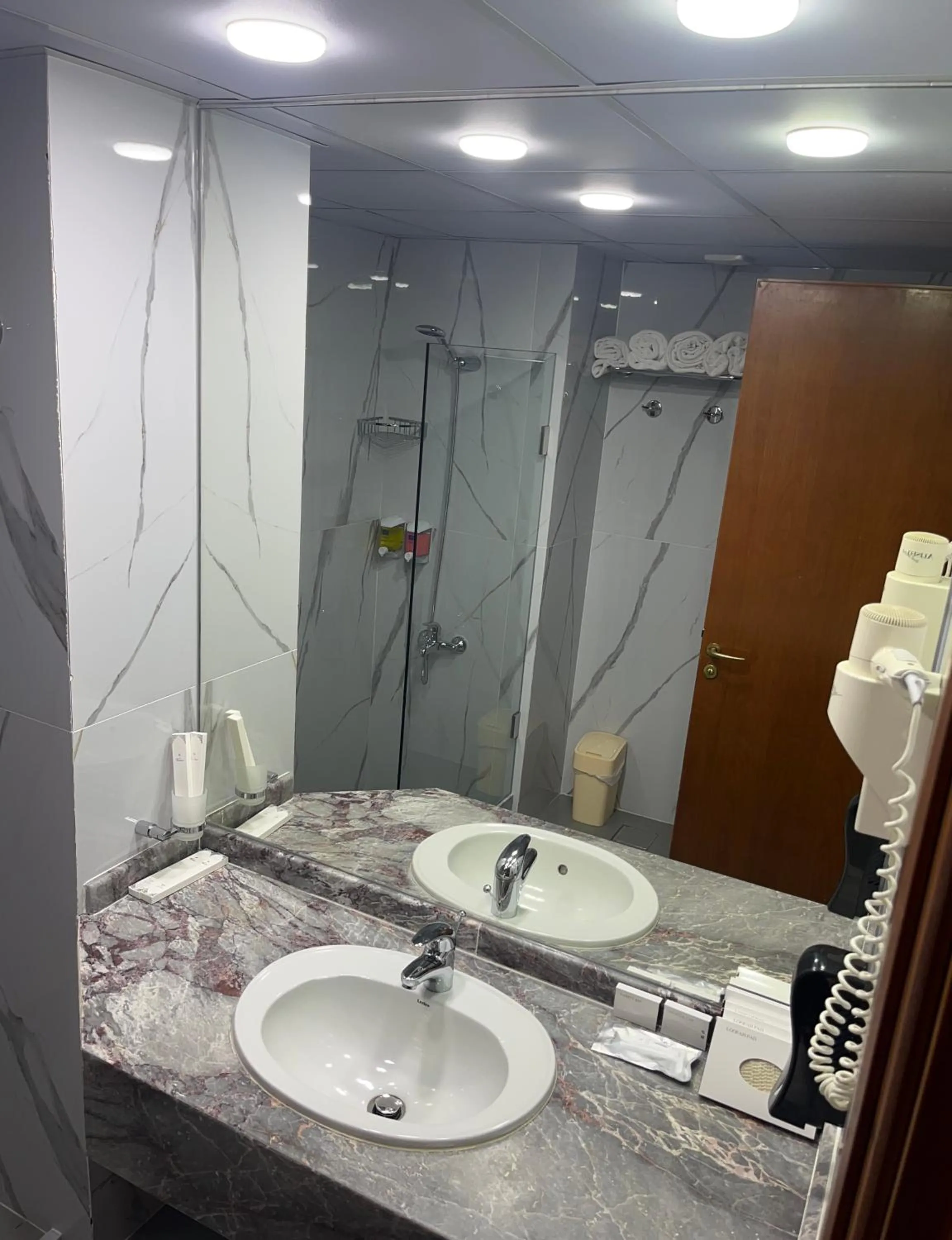 Shower in El Sheikh Suites Hotel