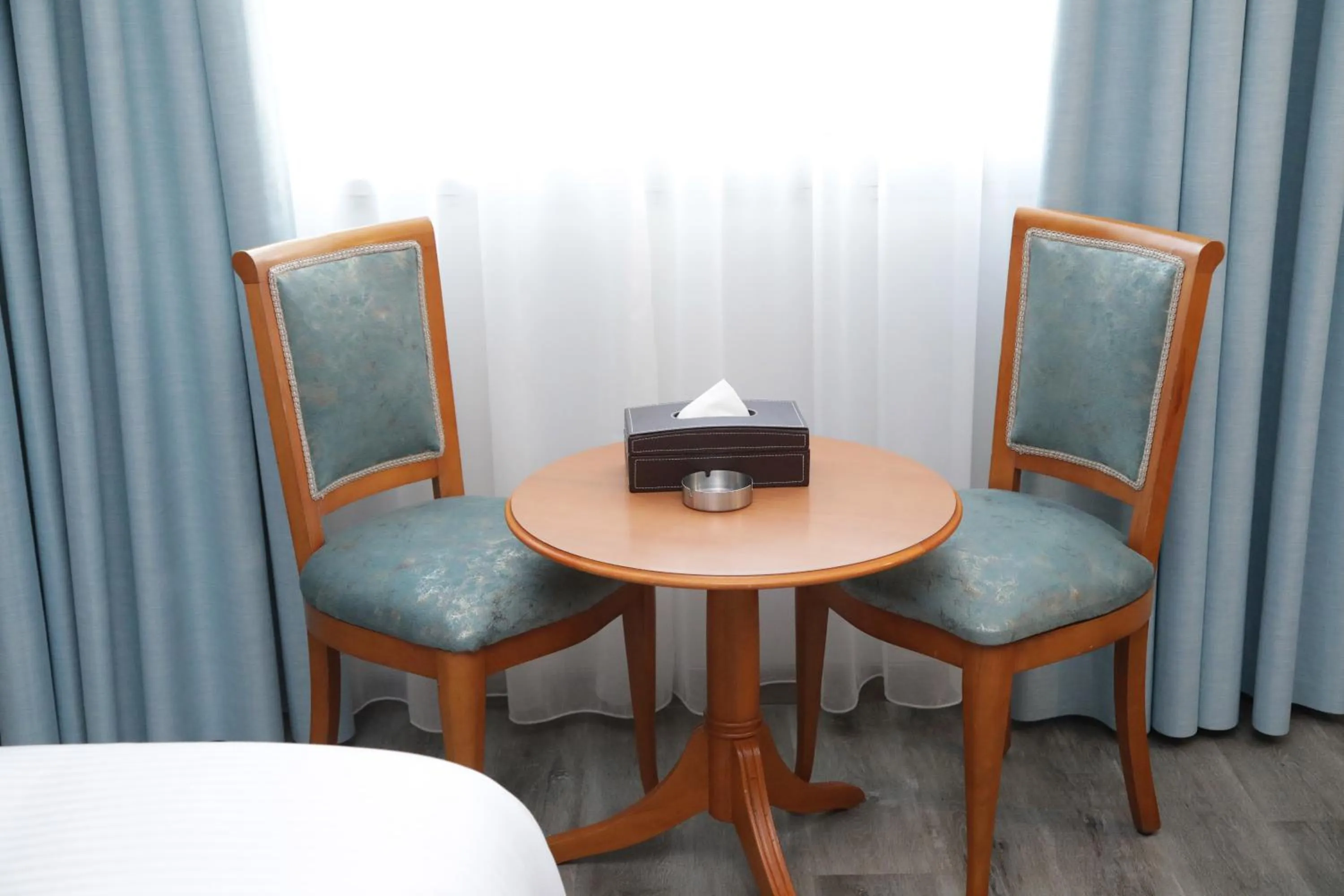 Seating area in El Sheikh Suites Hotel