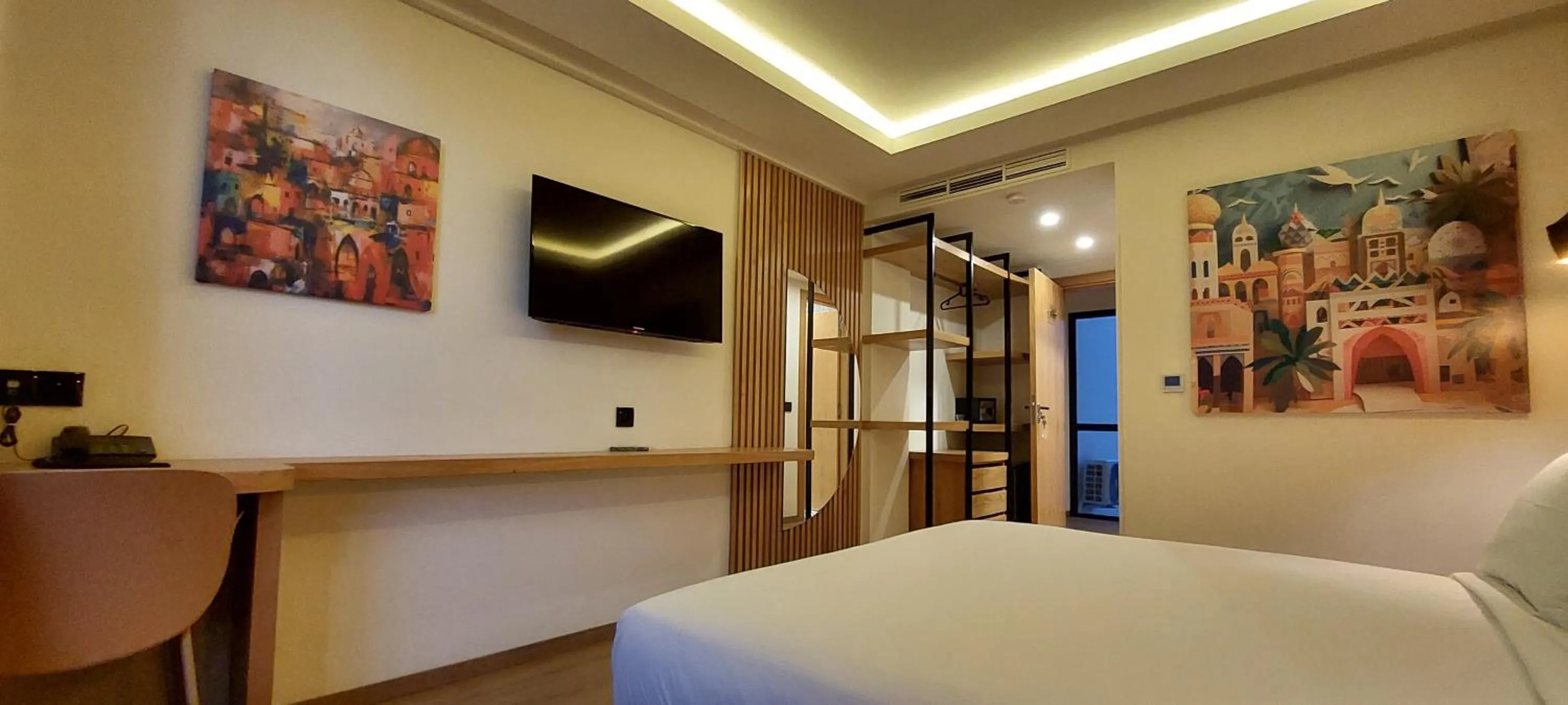 Communal lounge/ TV room, Bed in Unico Hotel & Spa Casablanca