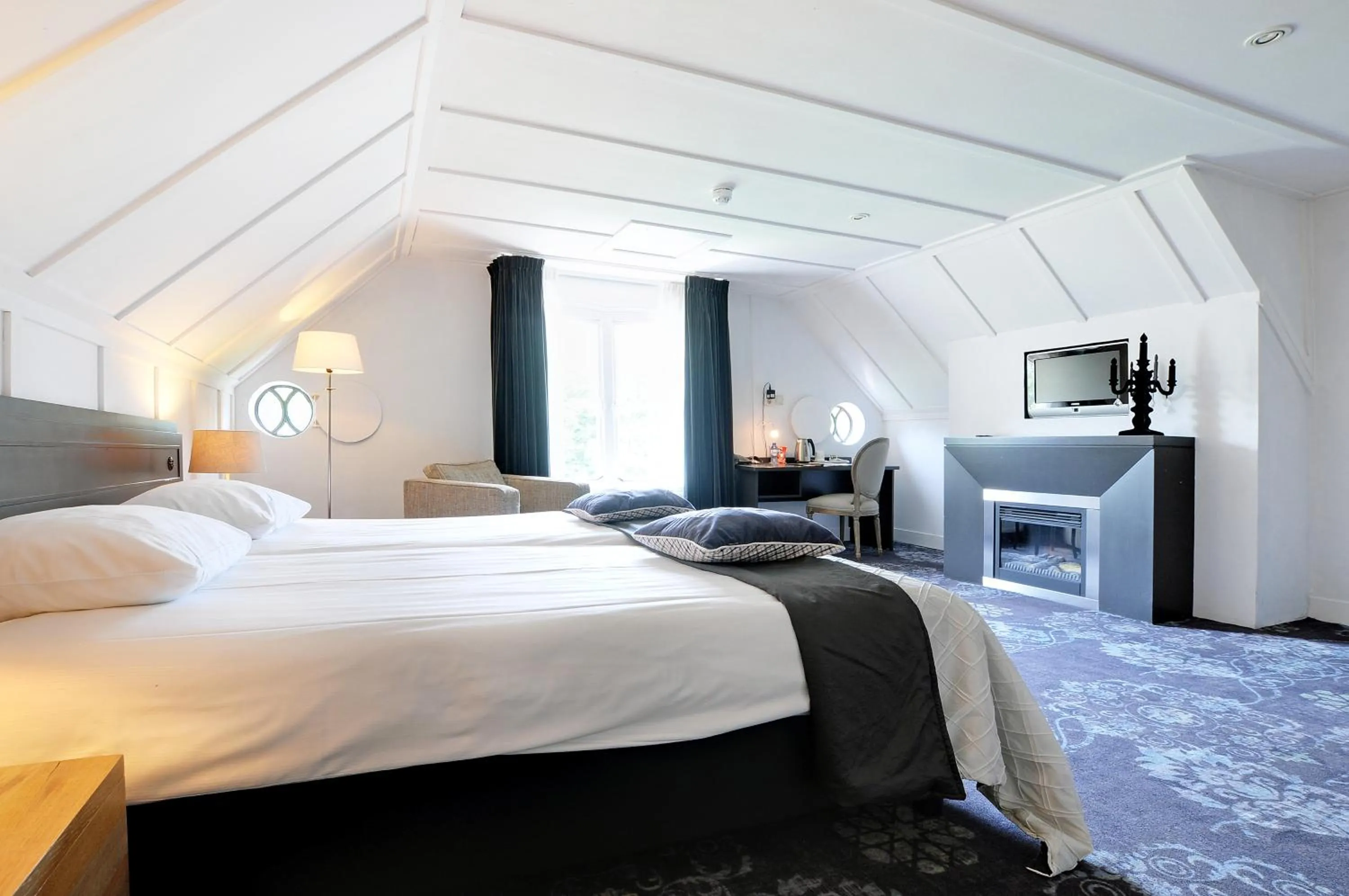 Photo of the whole room, Bed in Boetiek Hotel BonAparte Lochem