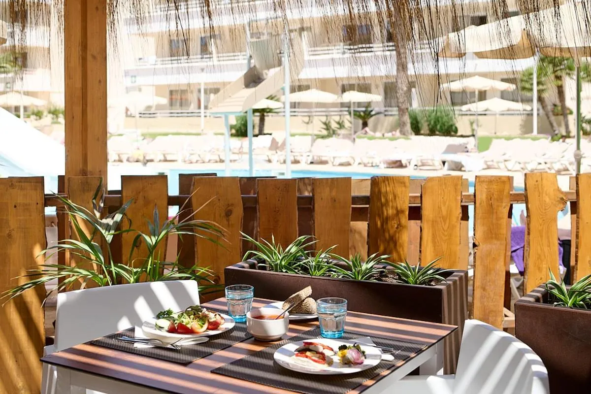Restaurant/places to eat in FERGUS Club Mallorca Waterpark