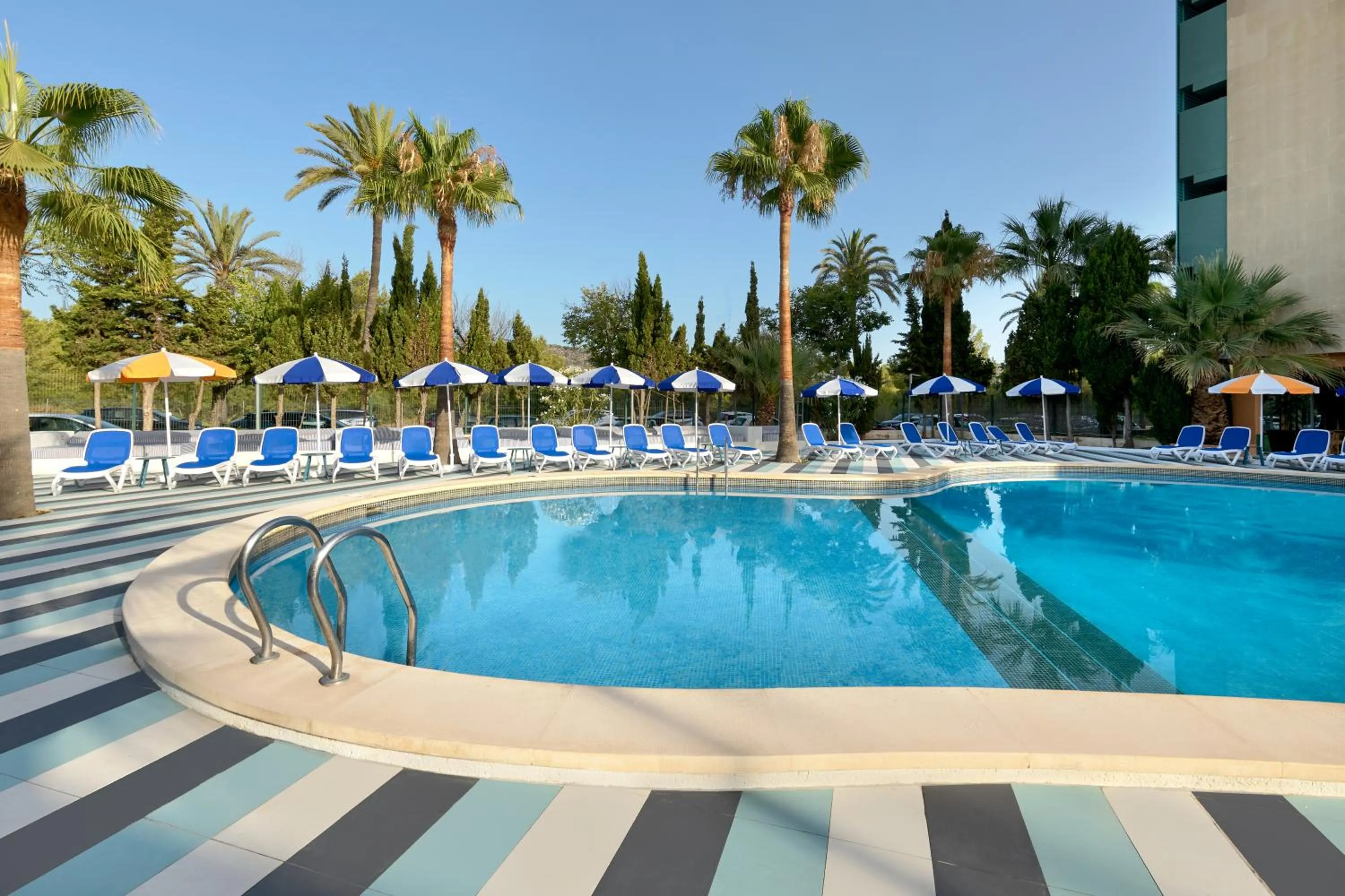 Pool view in tent Mojito Suites