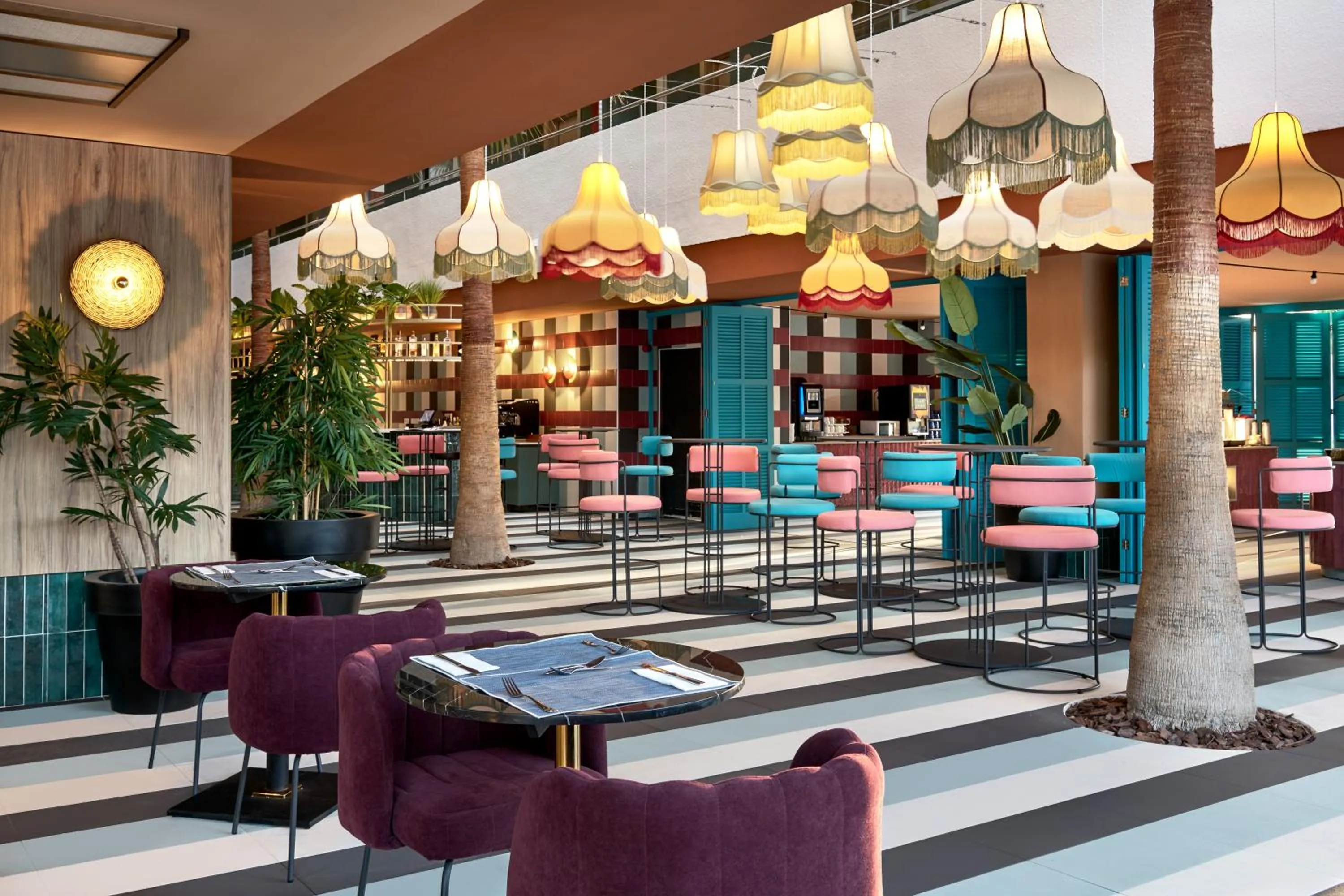 Restaurant/places to eat in tent Mojito Suites