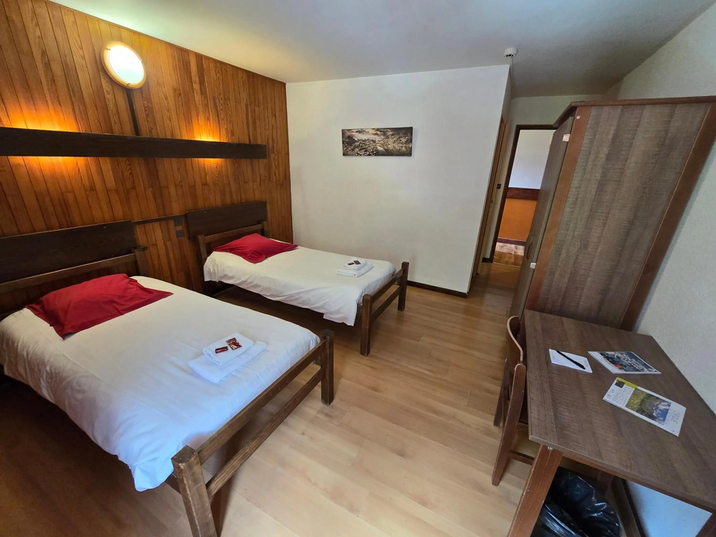 Bedroom, Bed in Hotel et centre de vacances Le Choucas