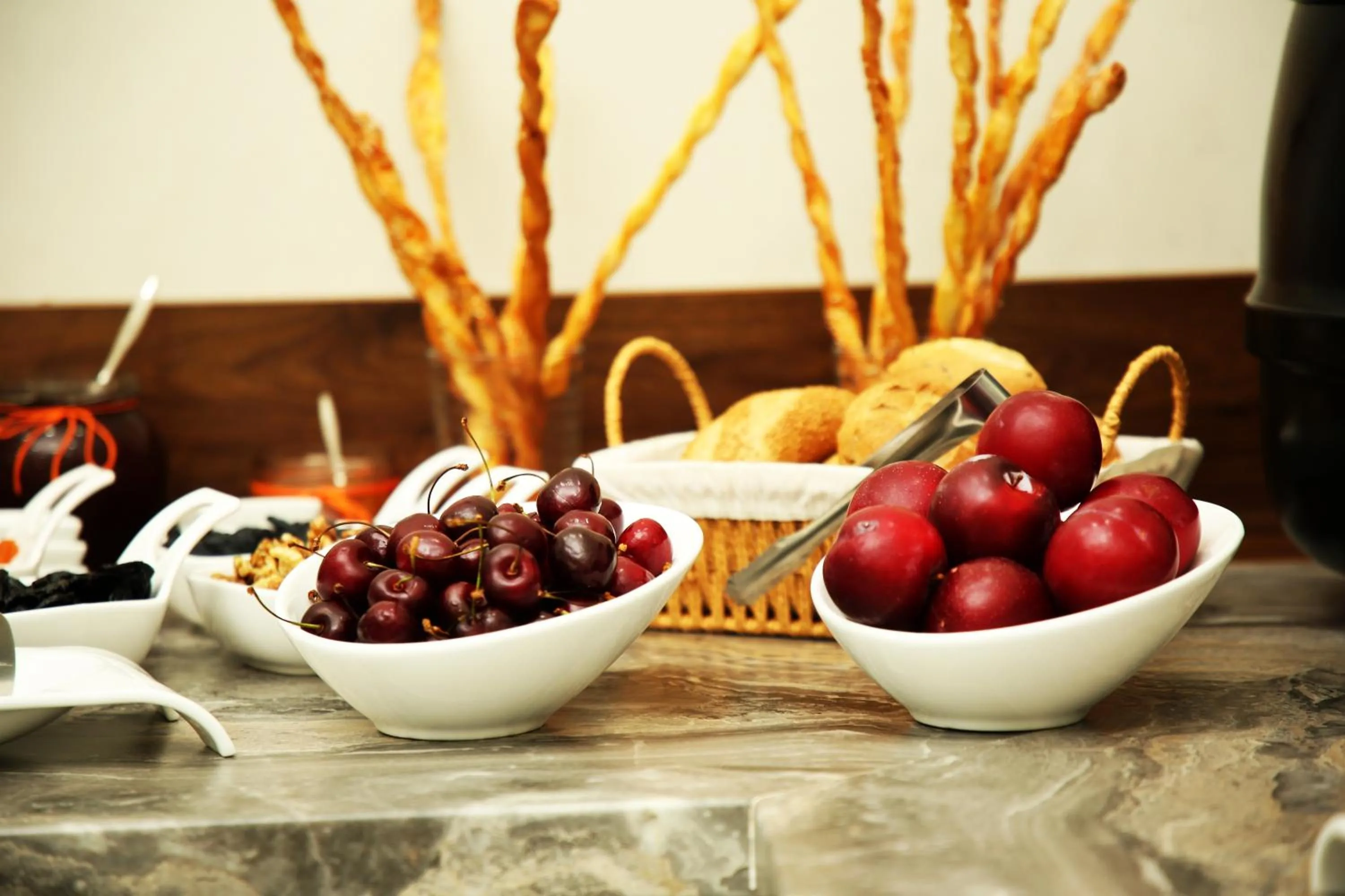 Restaurant/places to eat in Parklane Hotel