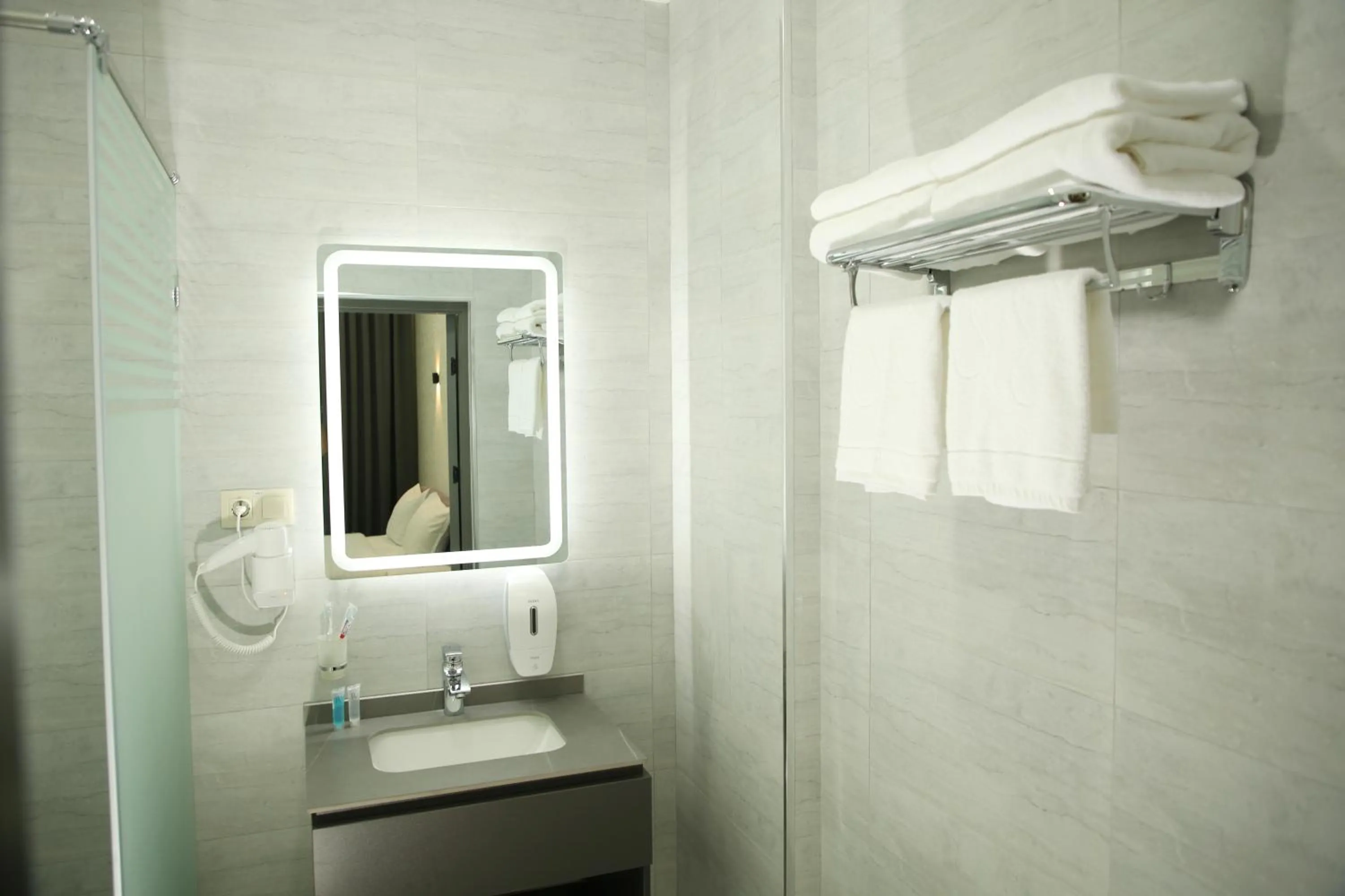 Toilet in Parklane Hotel