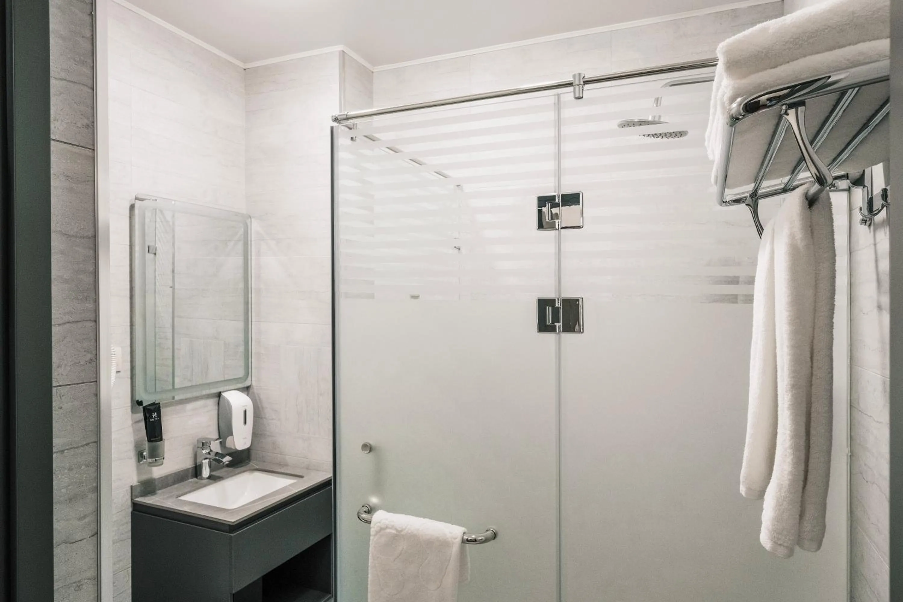 Shower in Parklane Hotel