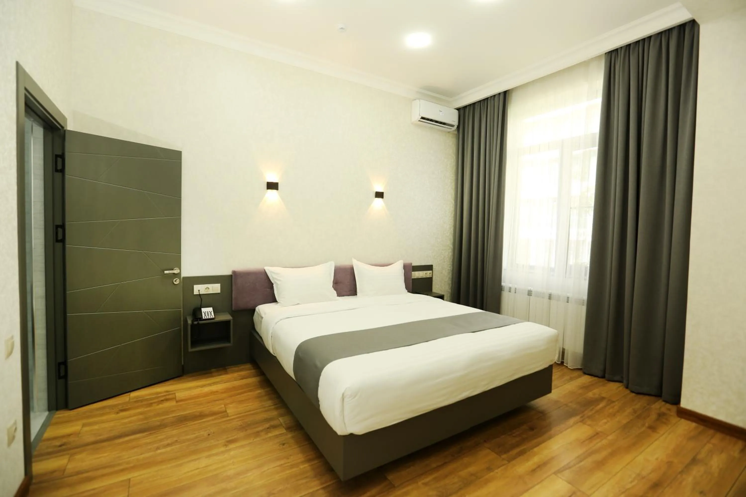 Bed in Parklane Hotel