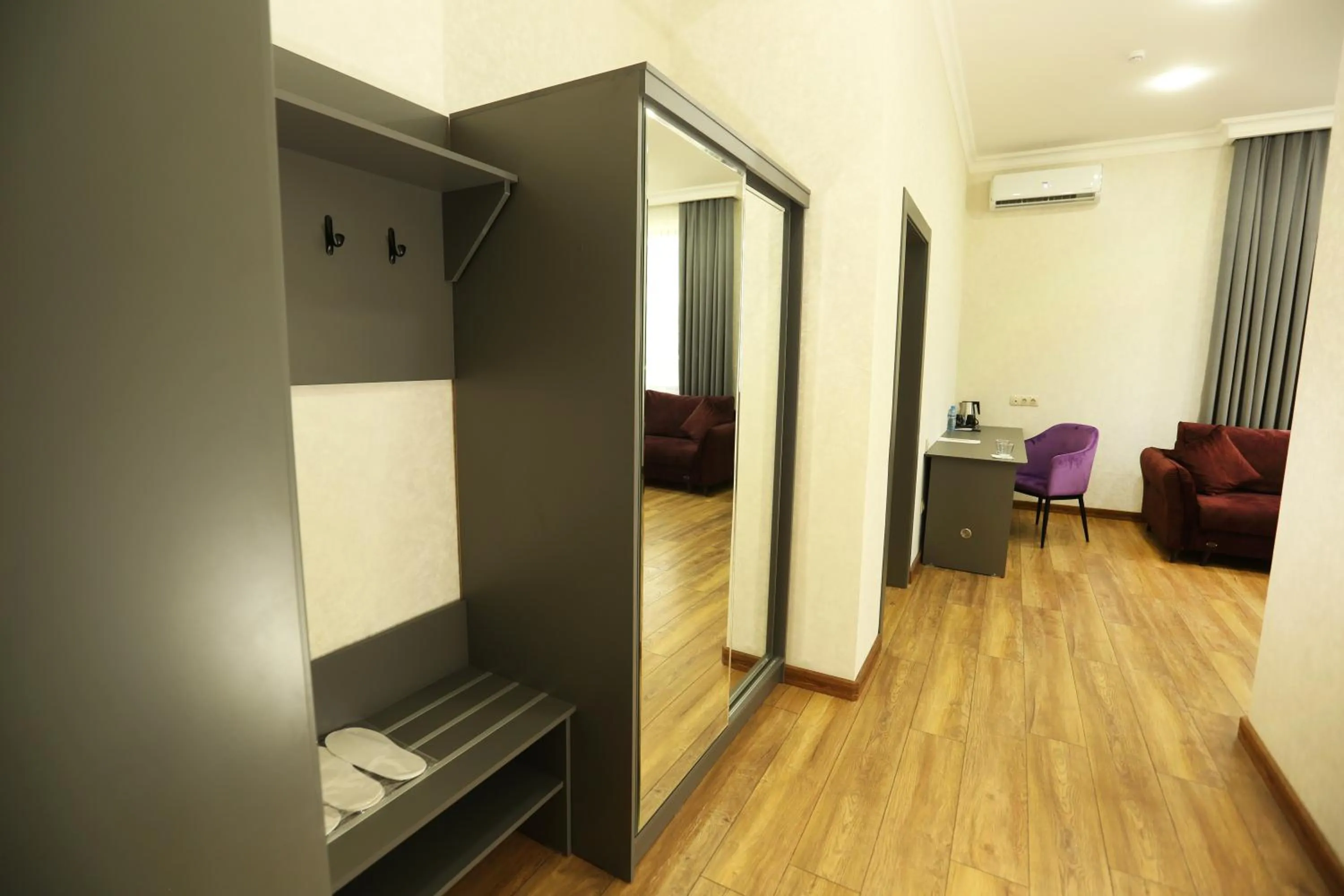 TV and multimedia in Parklane Hotel