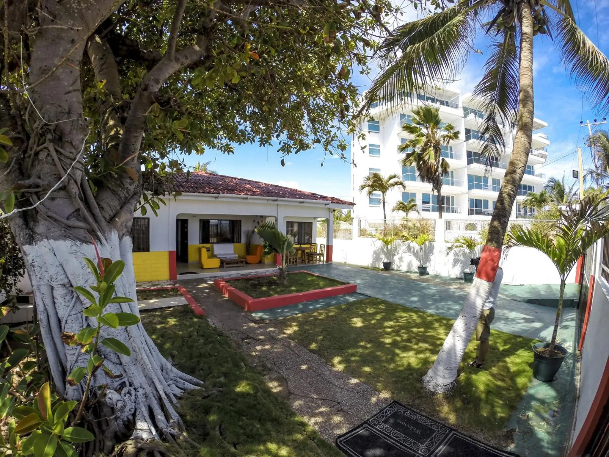 Facade/entrance in Villa Sarie Bay