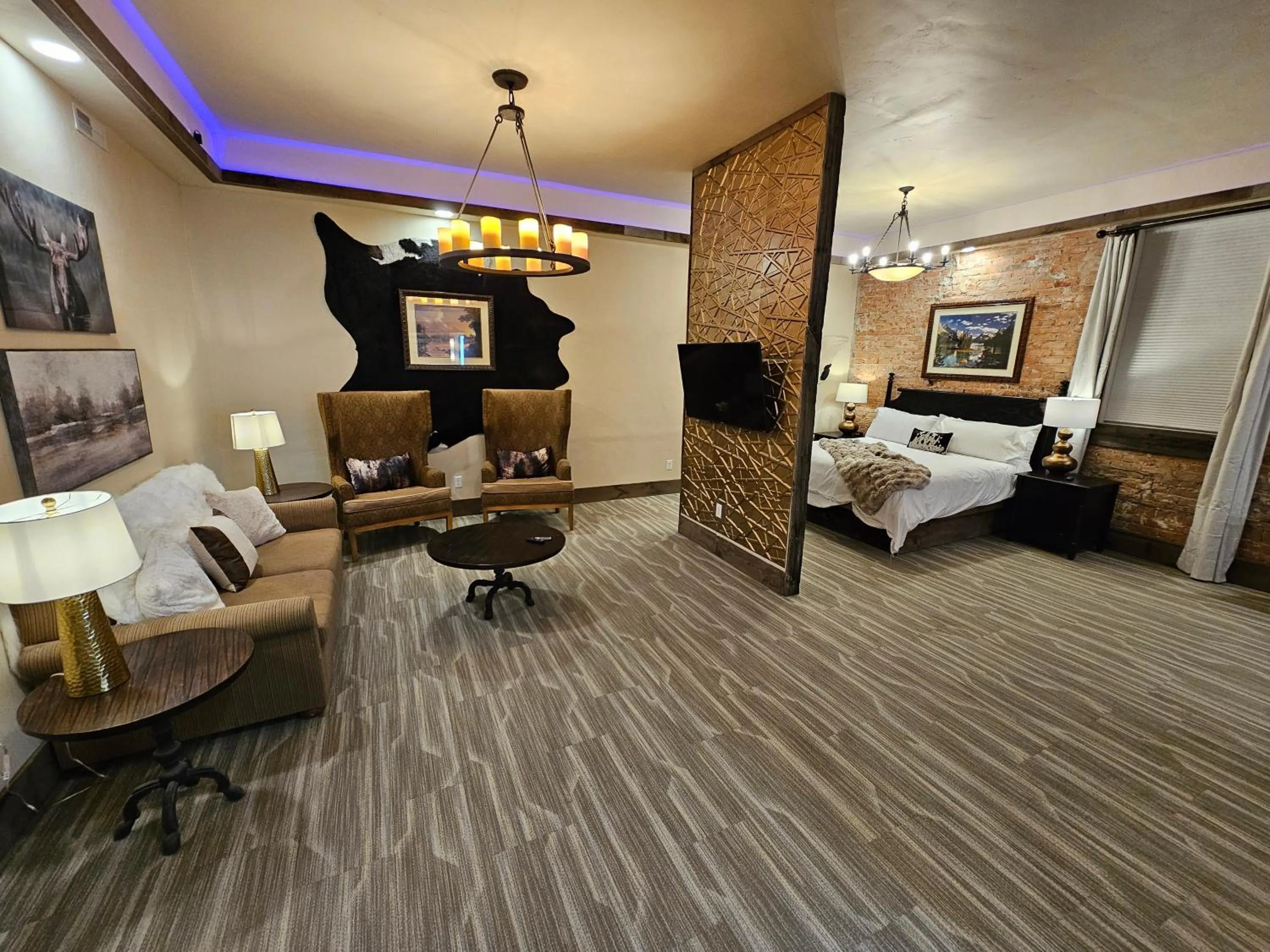 TV and multimedia, Bed in Eaglescape Suites and Event Center