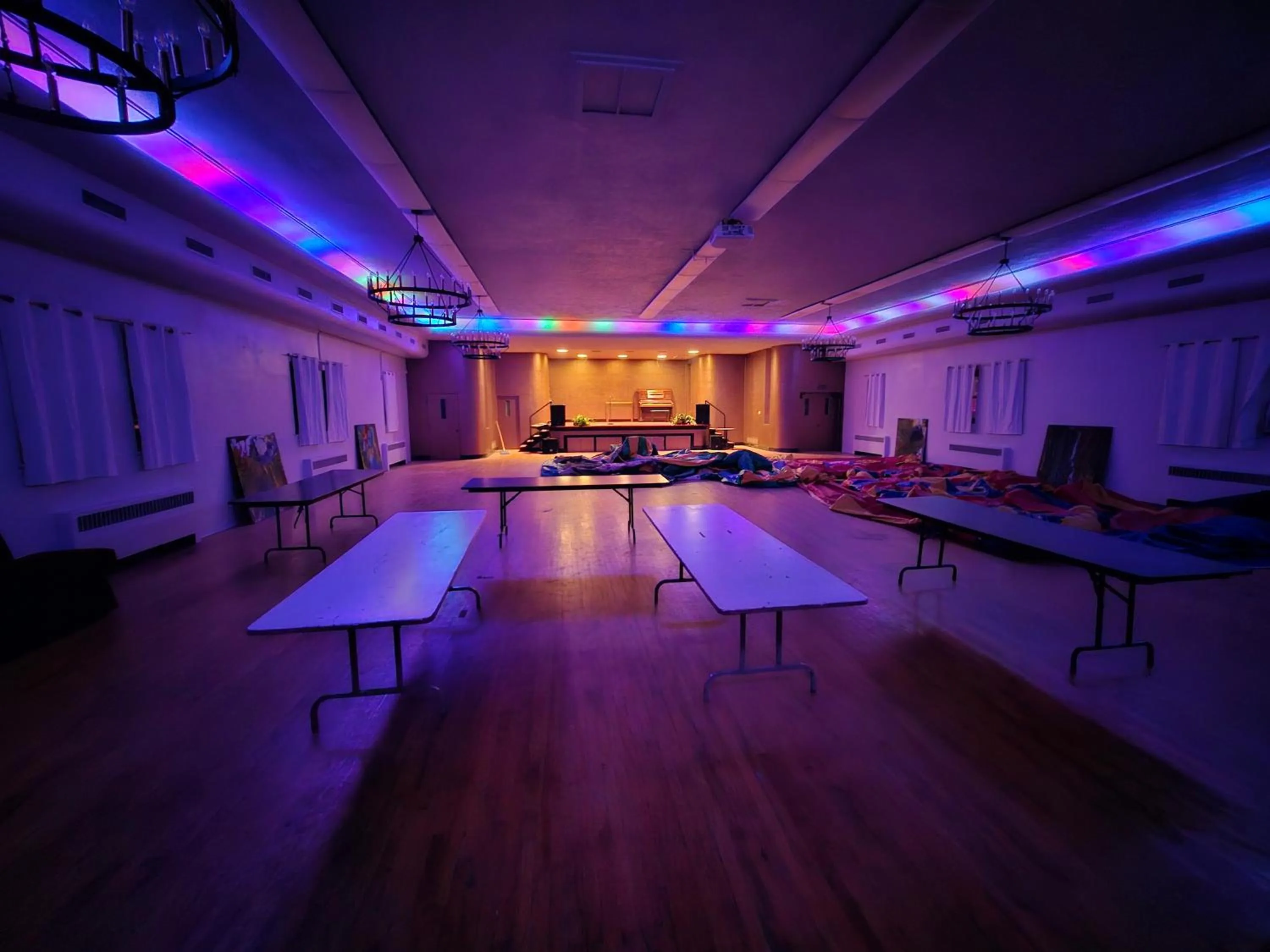 Entertainment in Eaglescape Suites and Event Center