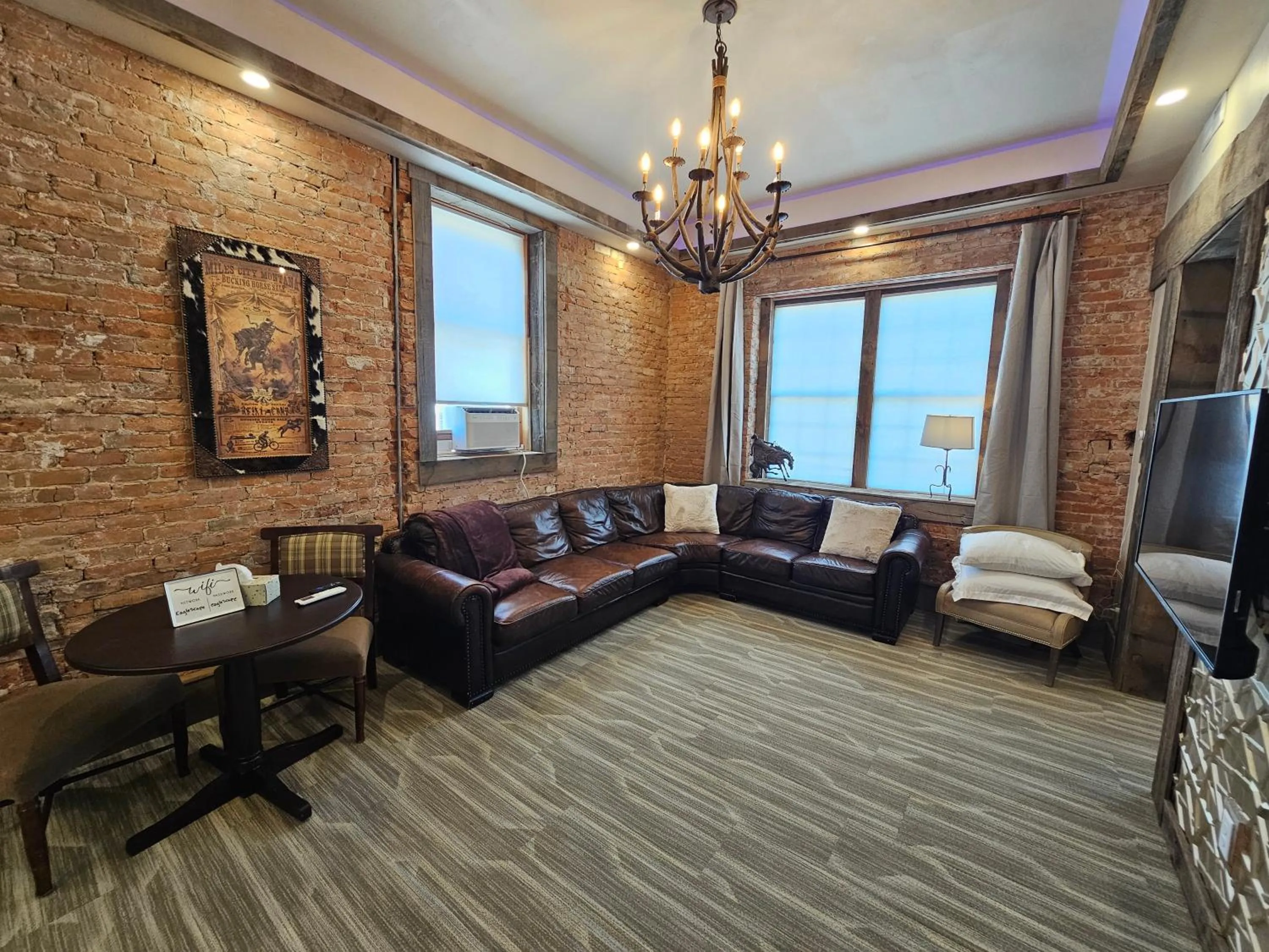 Living room in Eaglescape Suites and Event Center