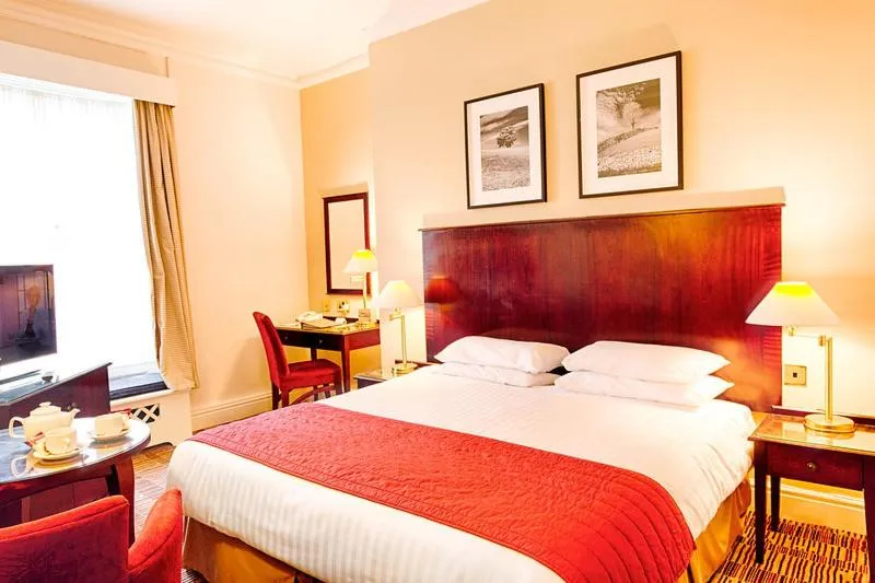 Bed in Old Swan Hotel