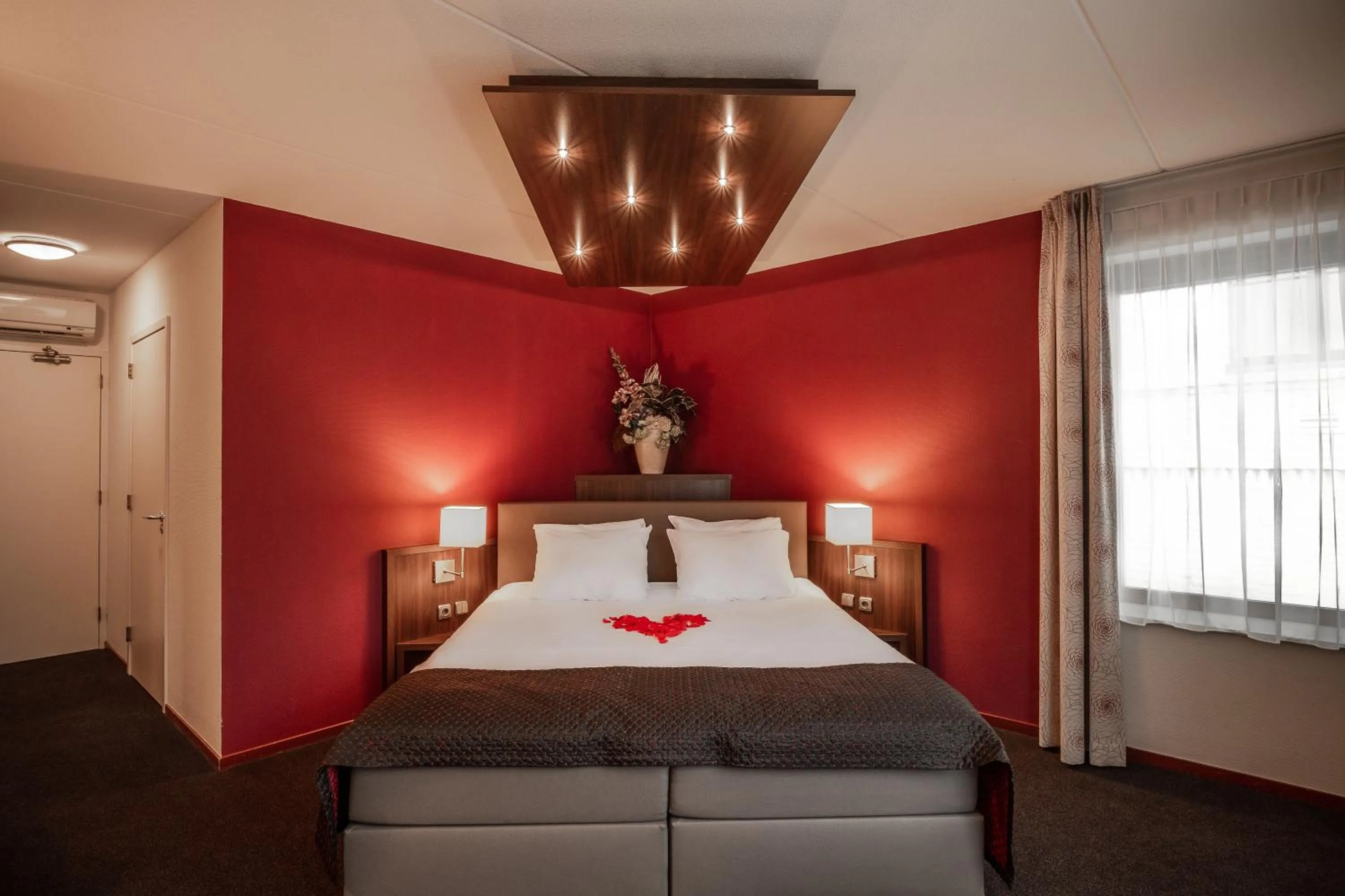 Bedroom, Bed in Hampshire Hotel - Avenarius