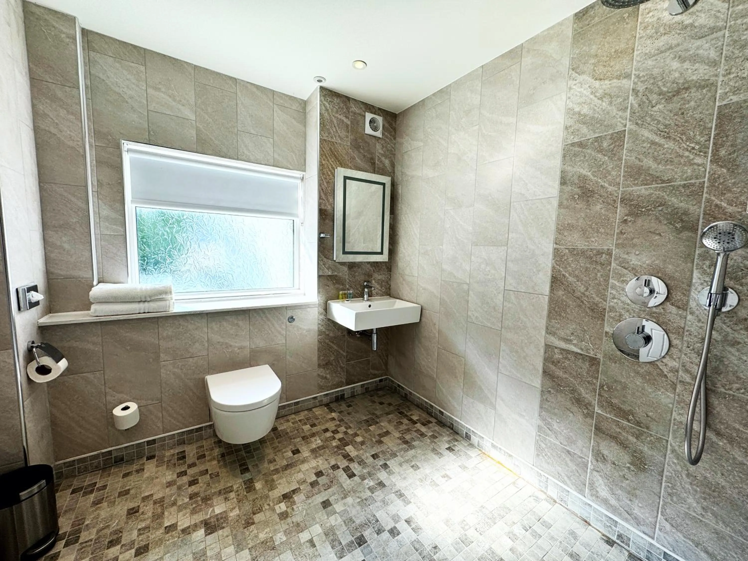 Bathroom in The Fig Tree Shanklin