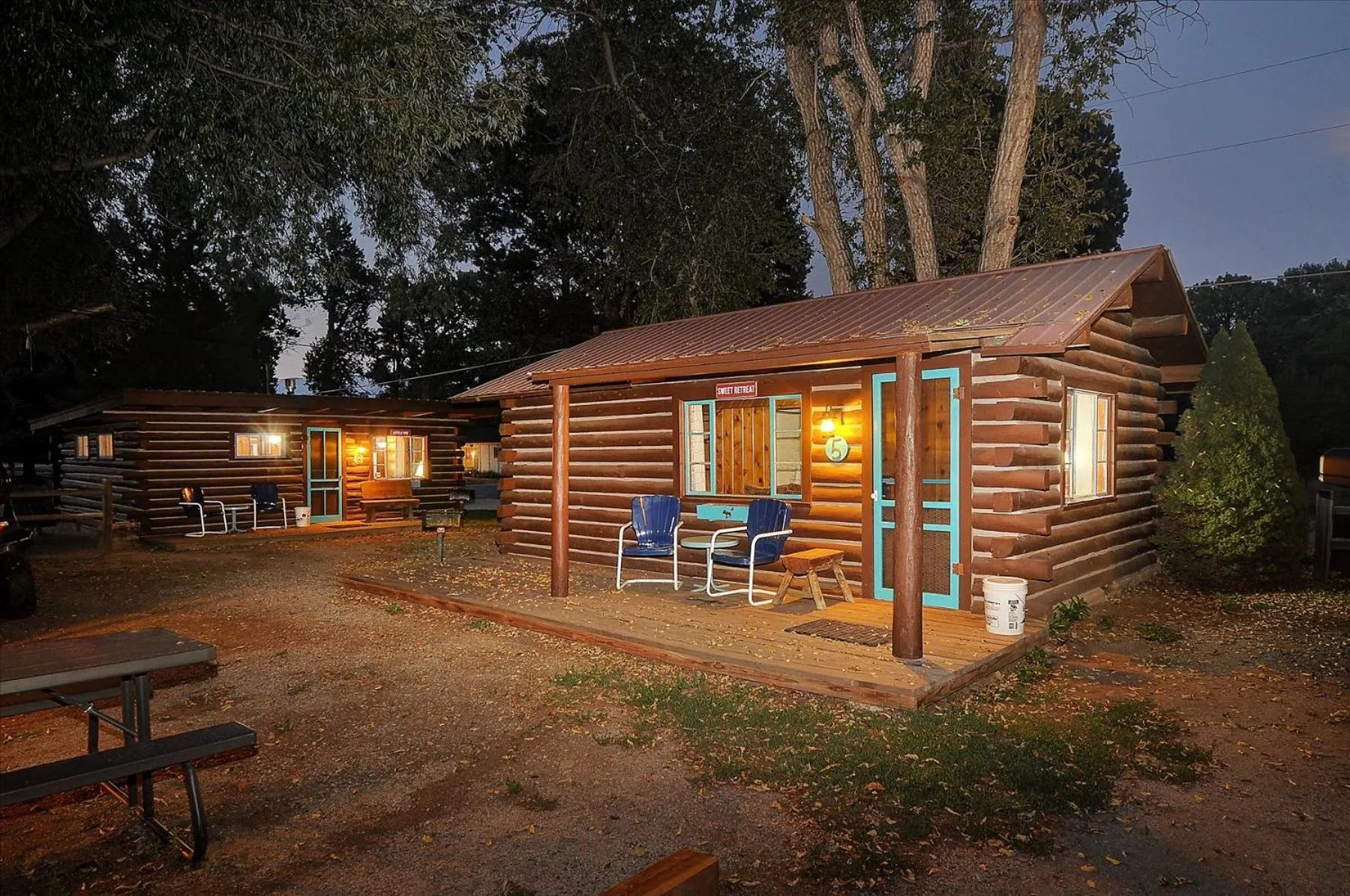 Property building in Vista Court Cabins & Lodge