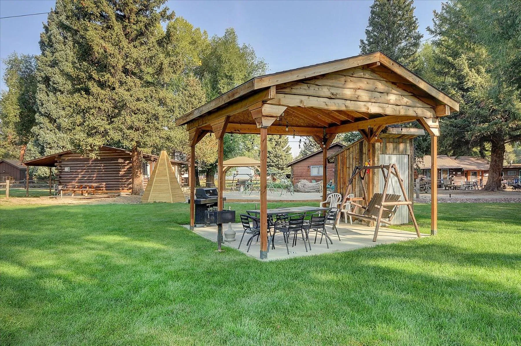 Patio in Vista Court Cabins & Lodge