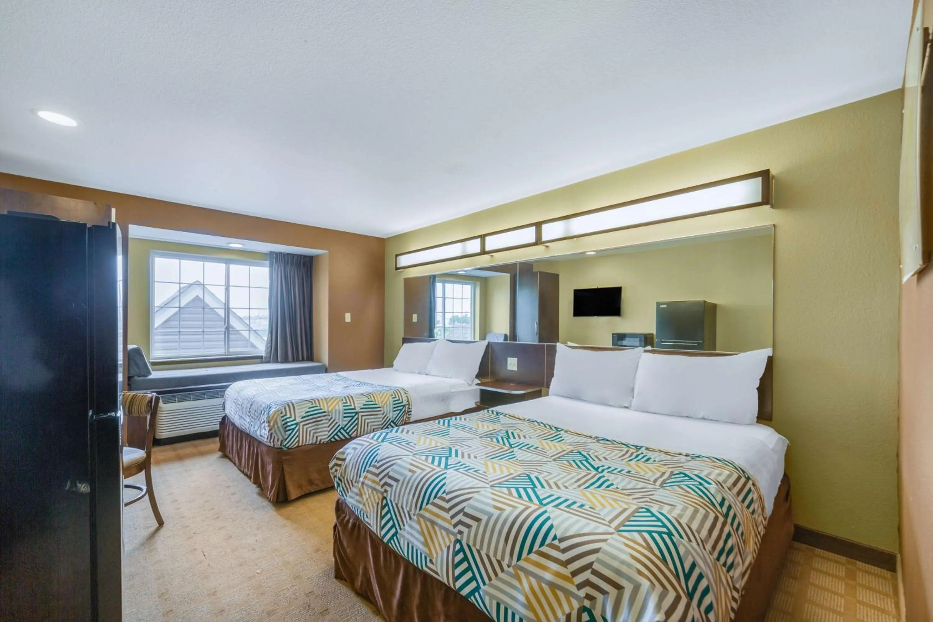 Photo of the whole room, Bed in Studio 6 Suites Breaux Bridge, LA