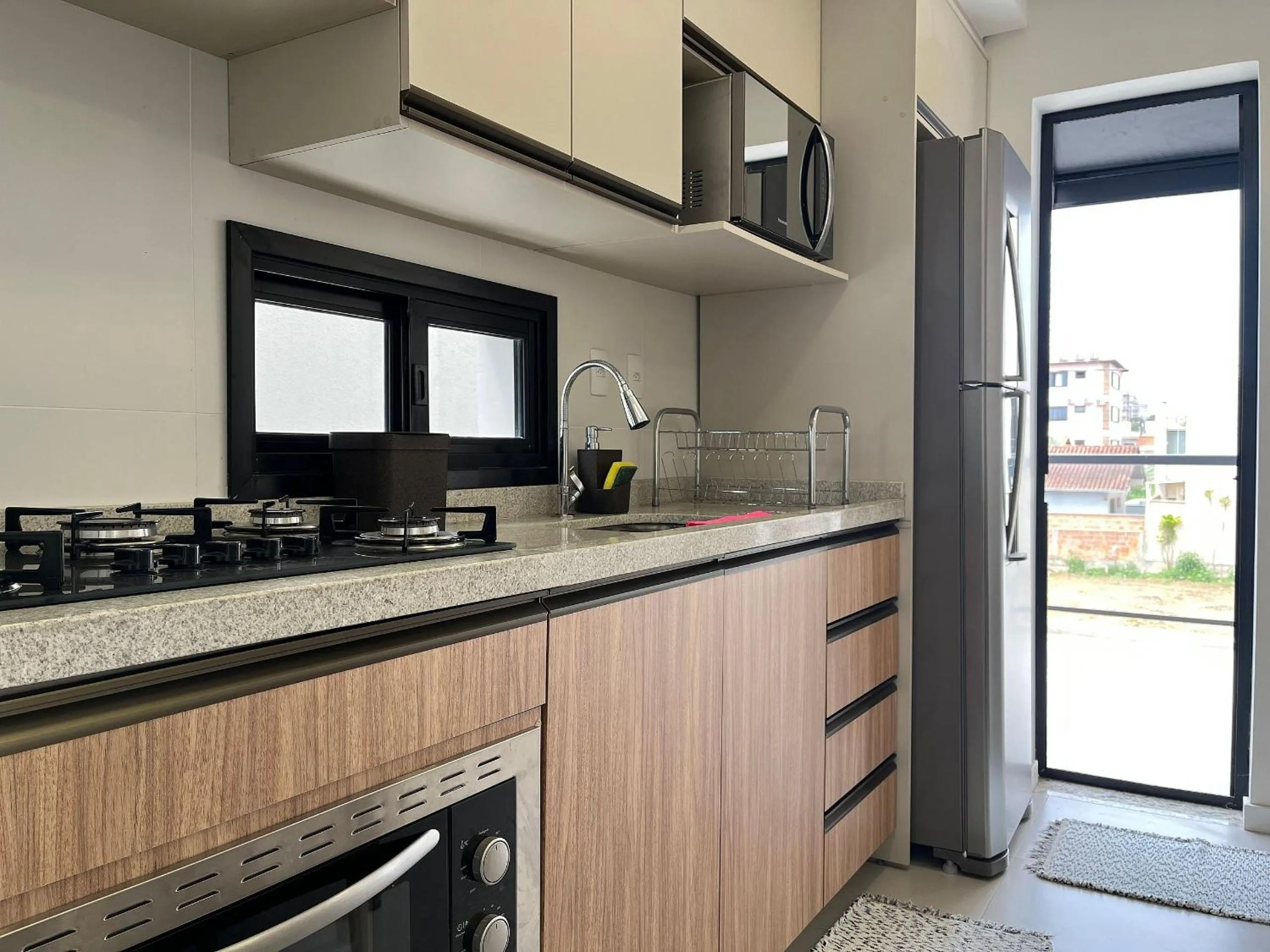 Kitchen or kitchenette in Incrível apartamento à 200m da praia