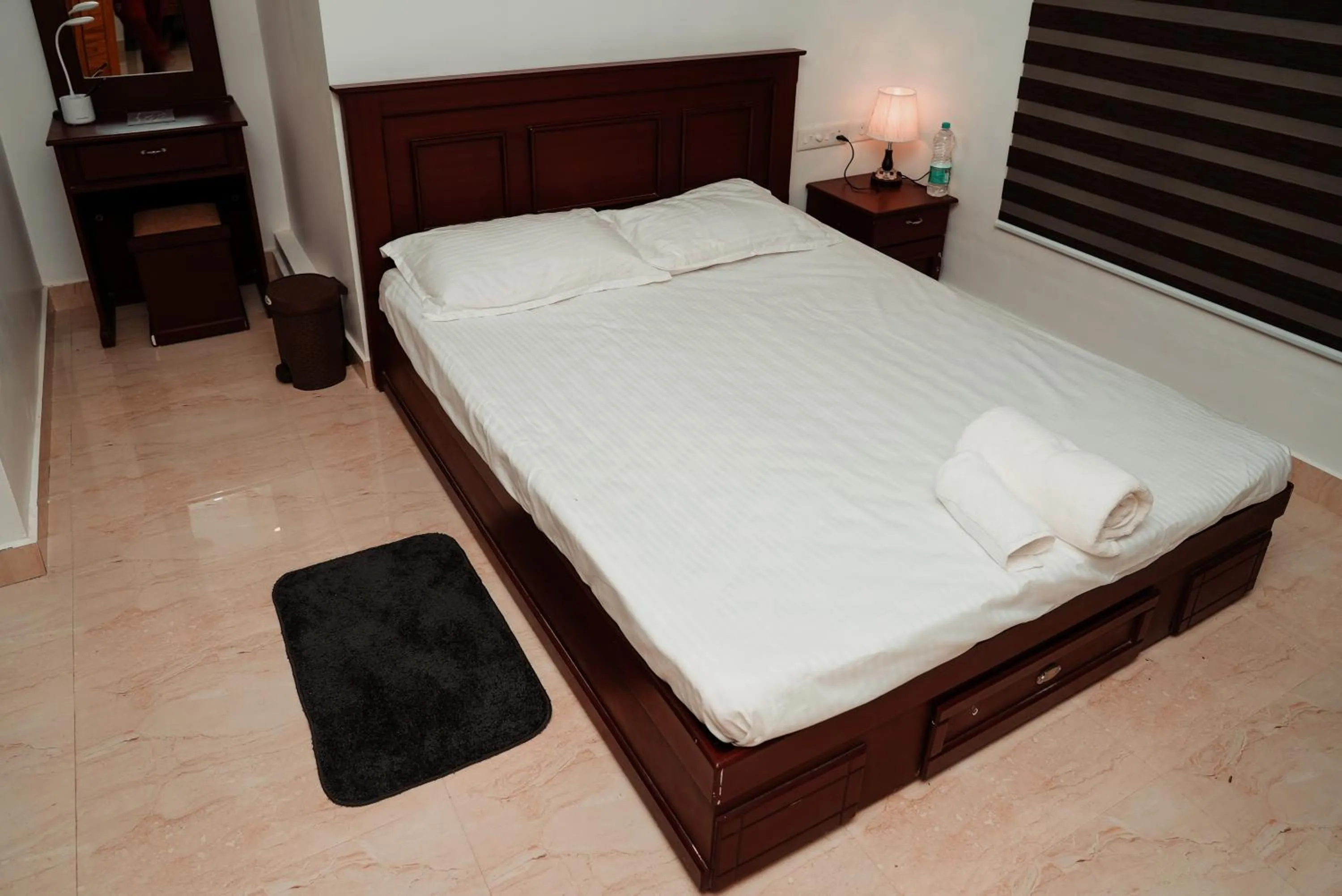 Bed in Kalloos Island Backwater Resort