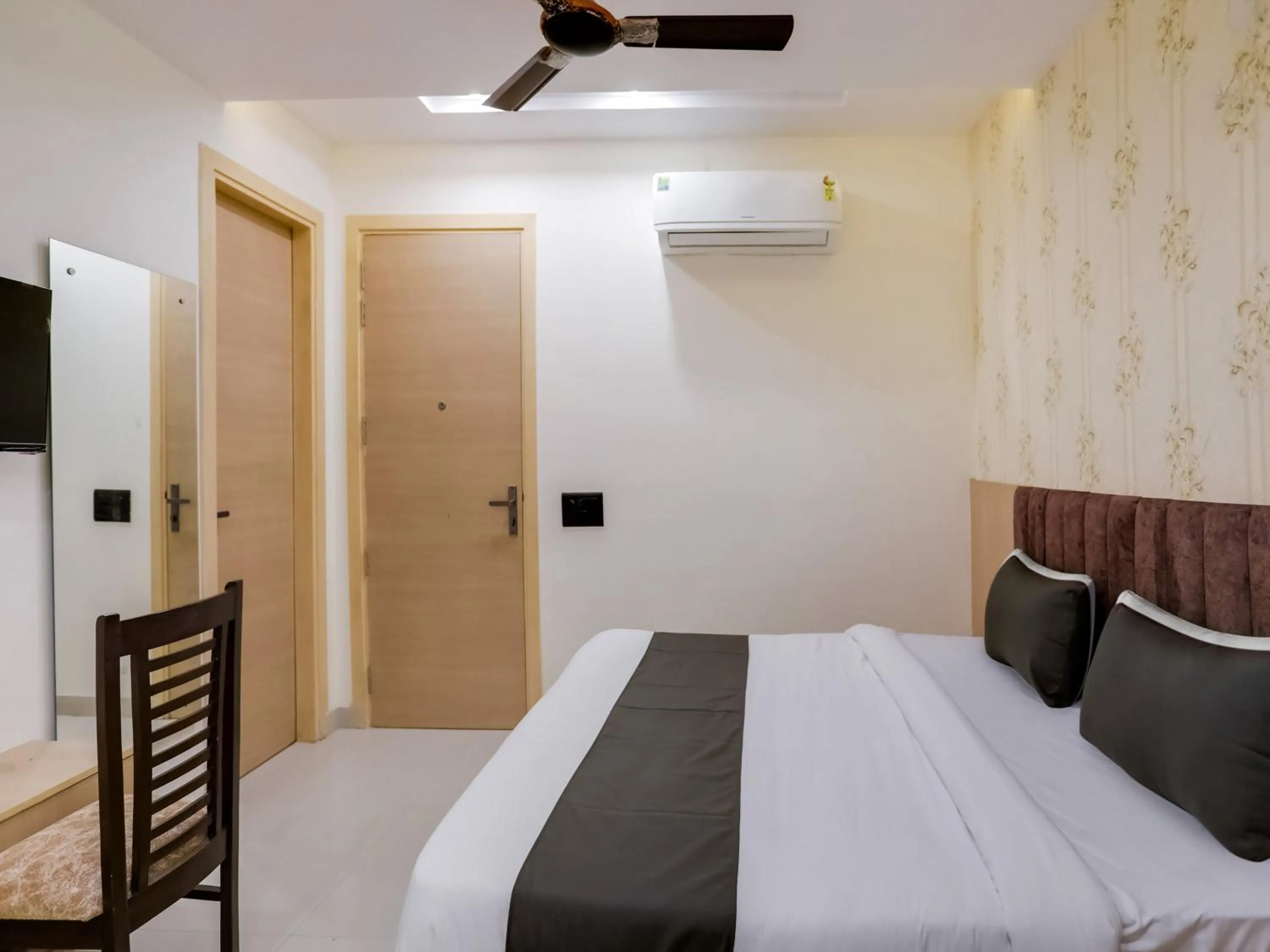 Bedroom, Bed in Townhouse Magnolia Corporate Stays