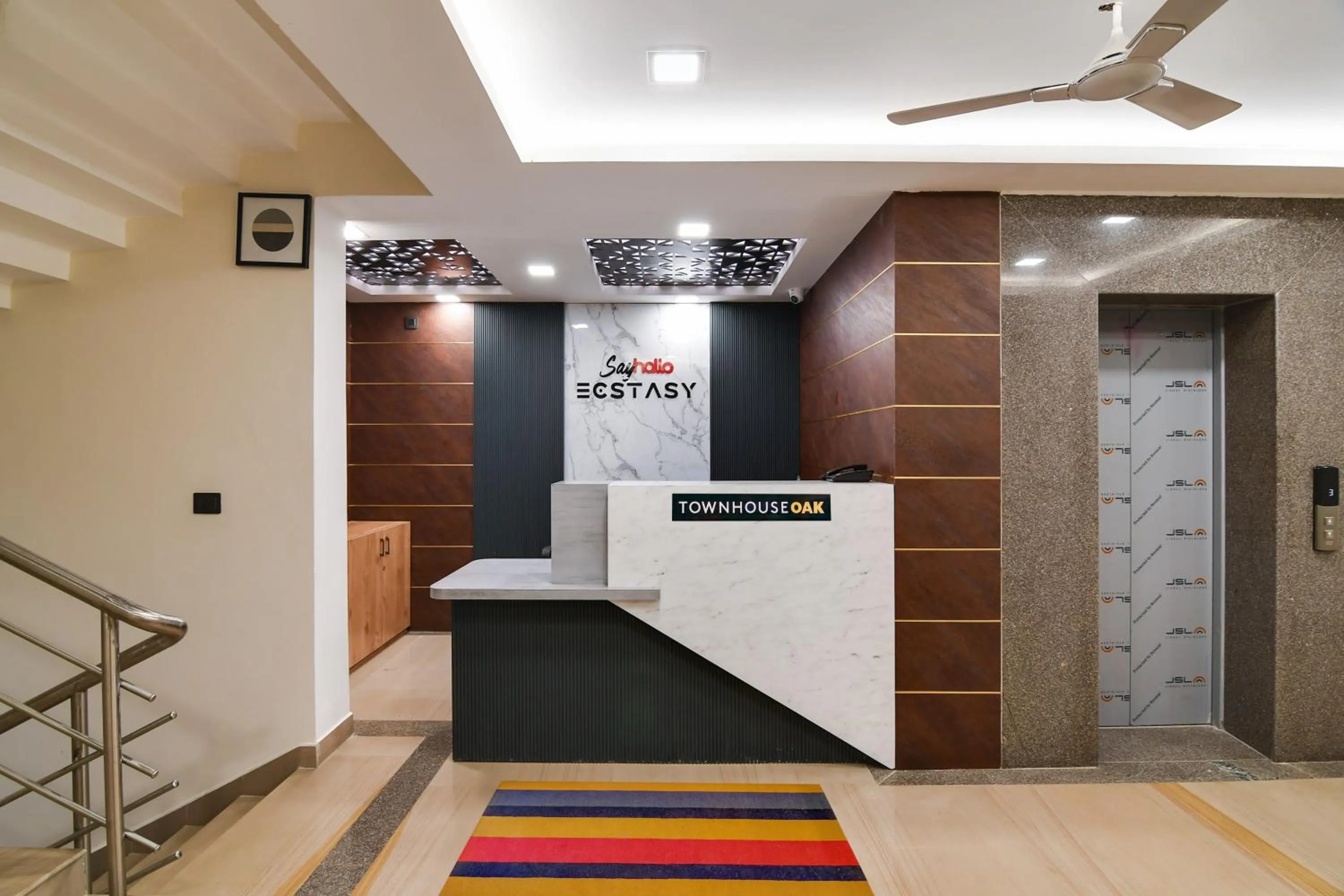 Lobby or reception in Townhouse Oak Sayhallo Ecstasy