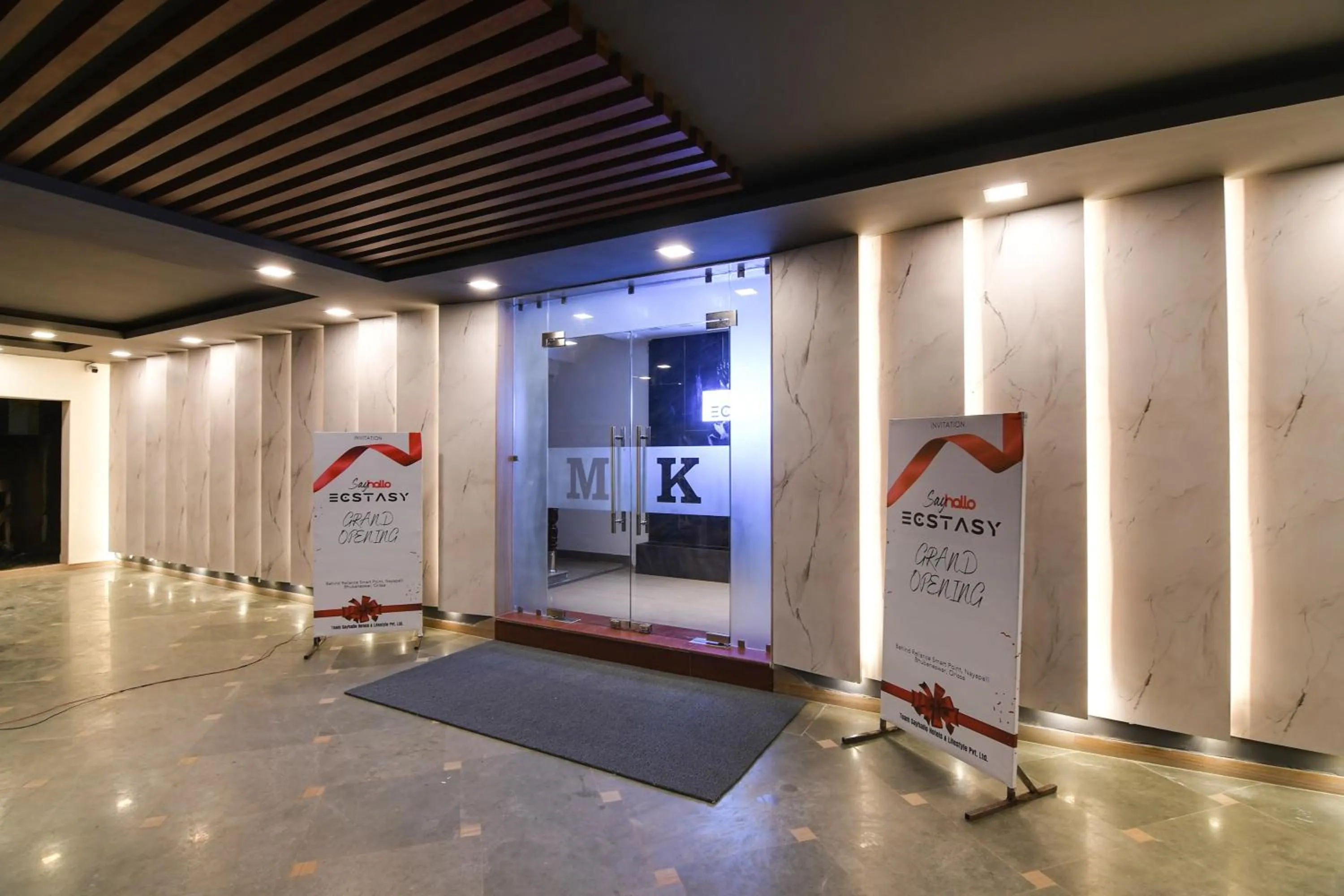 Facade/entrance in Townhouse Oak Sayhallo Ecstasy