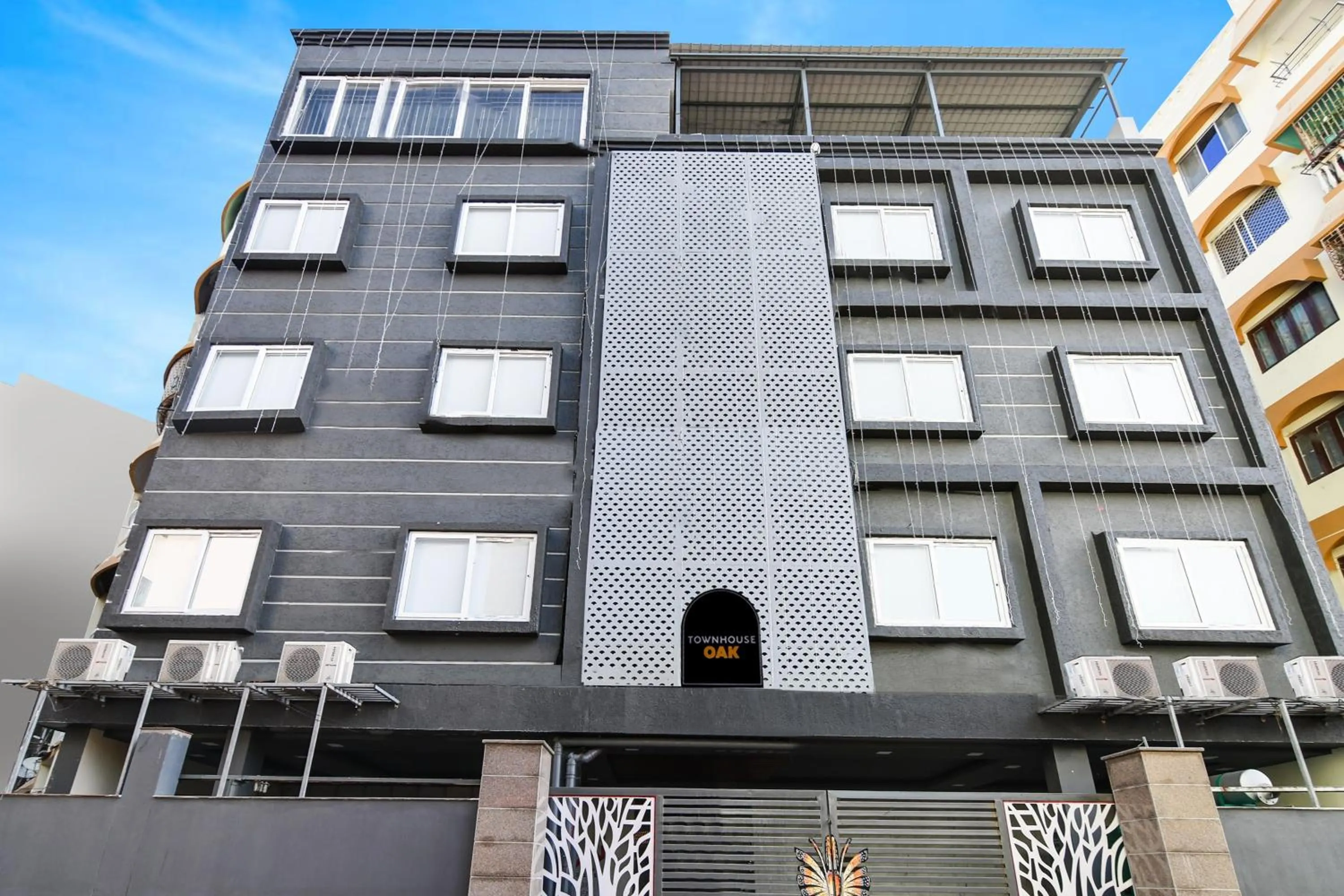 Facade/entrance in Townhouse Oak Sayhallo Ecstasy