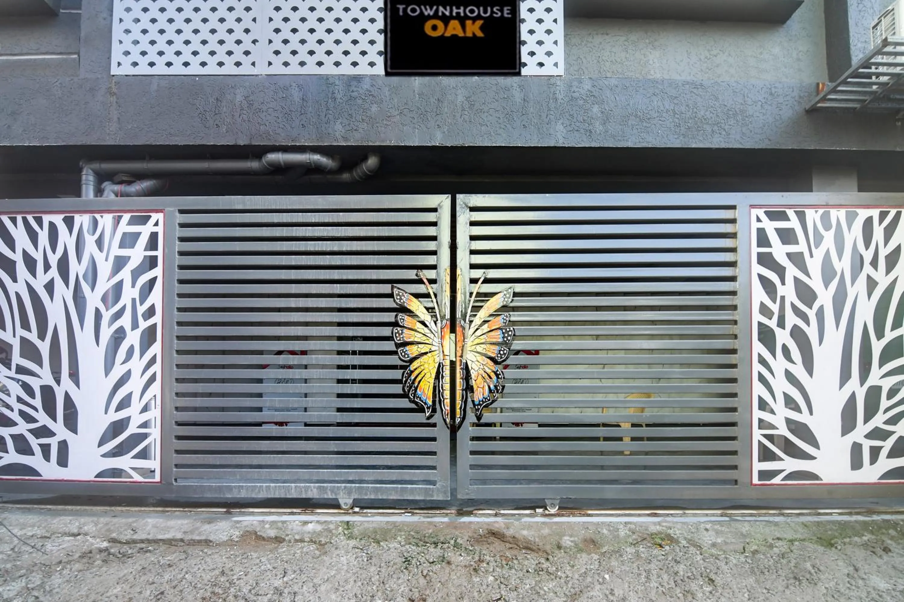 Facade/entrance in Townhouse Oak Sayhallo Ecstasy