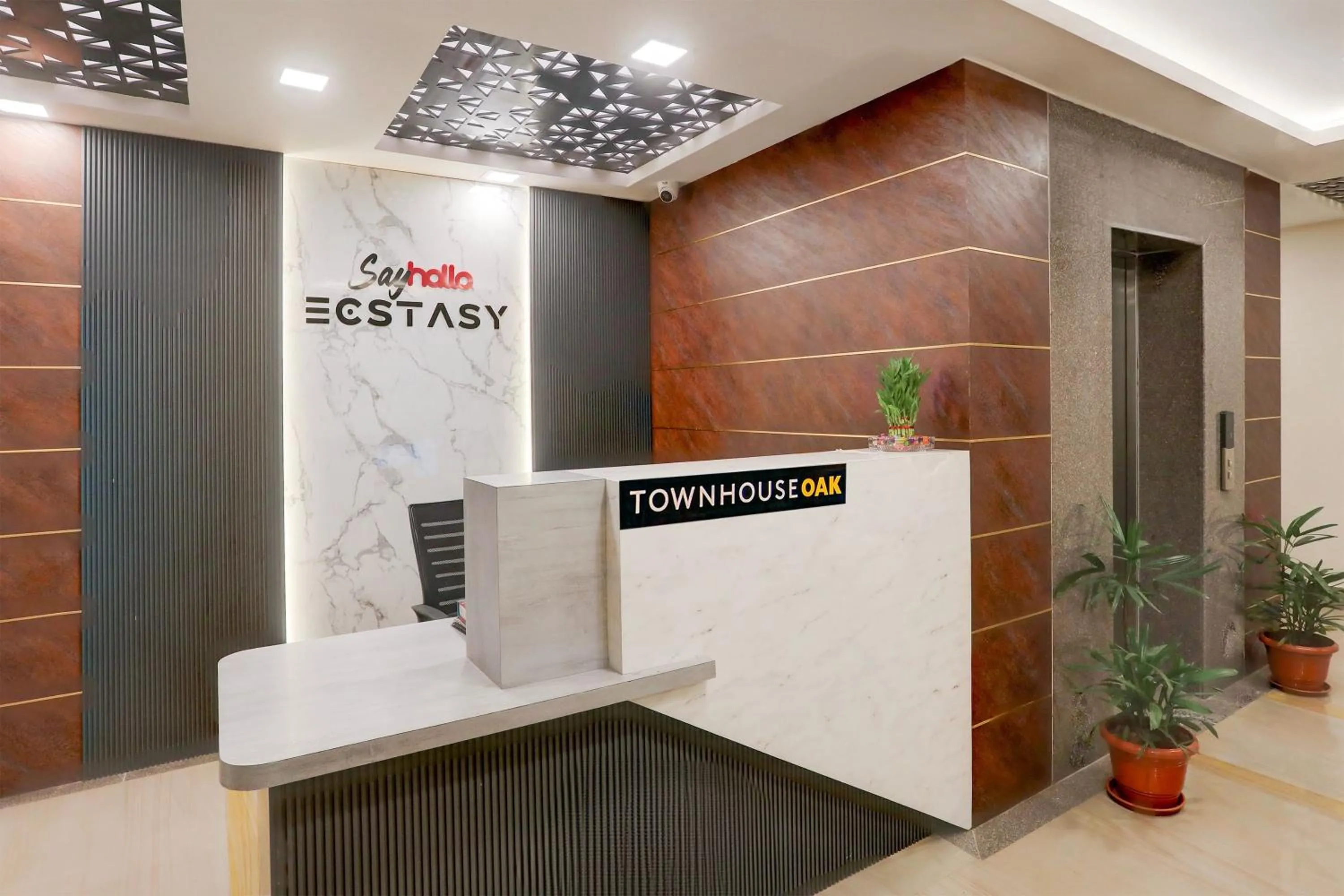 Lobby or reception in Townhouse Oak Sayhallo Ecstasy