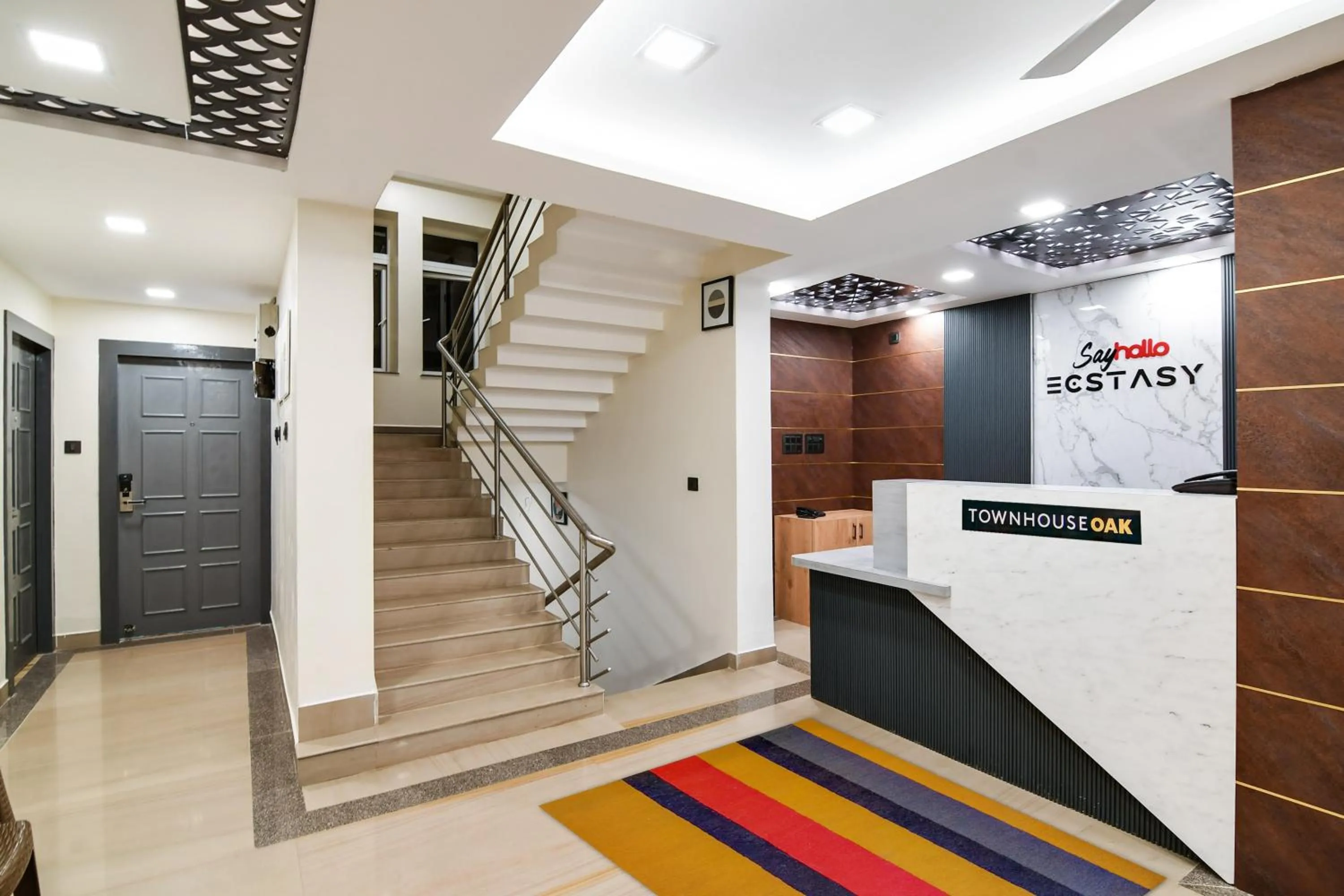 Lobby or reception in Townhouse Oak Sayhallo Ecstasy