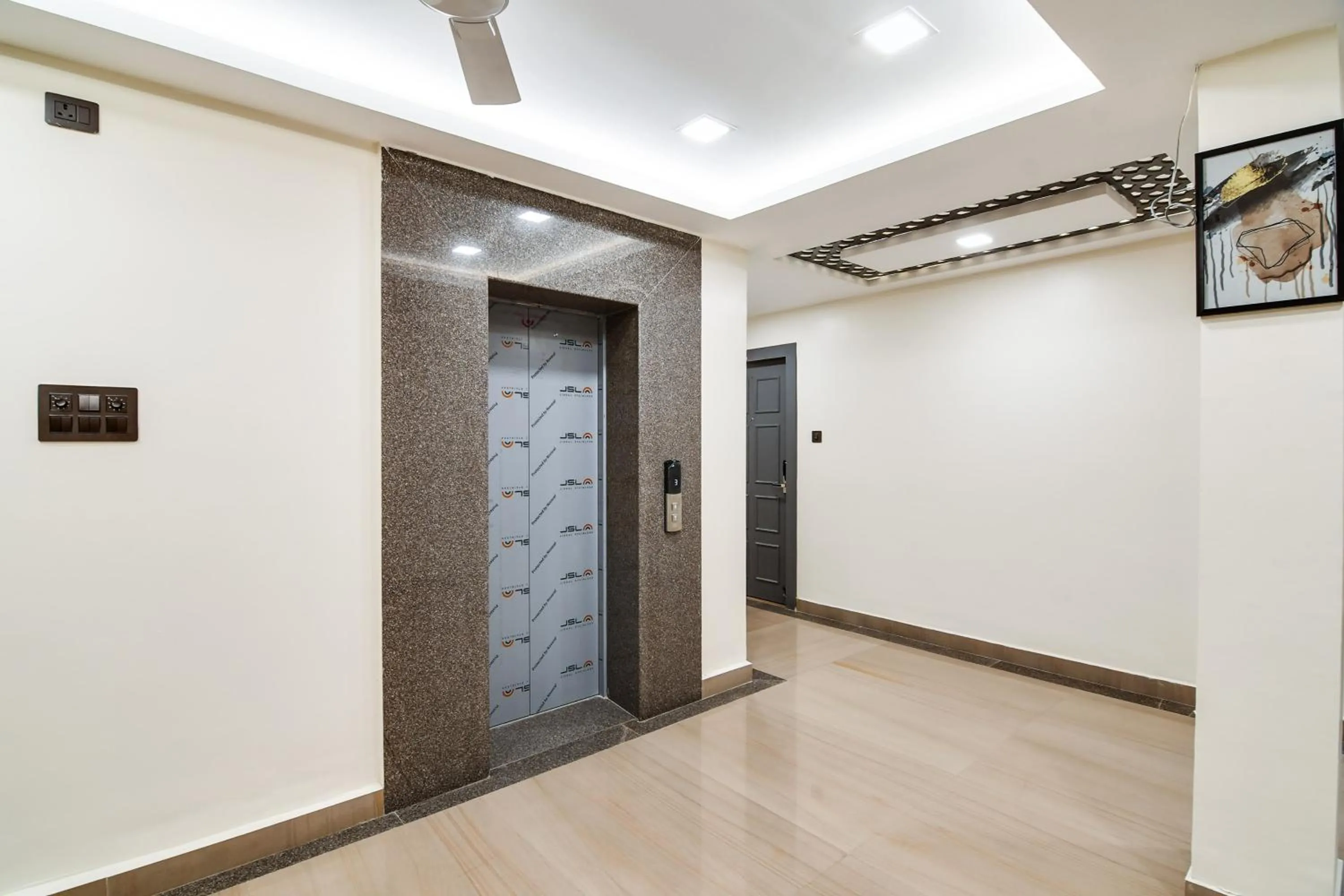 Bedroom in Townhouse Oak Sayhallo Ecstasy